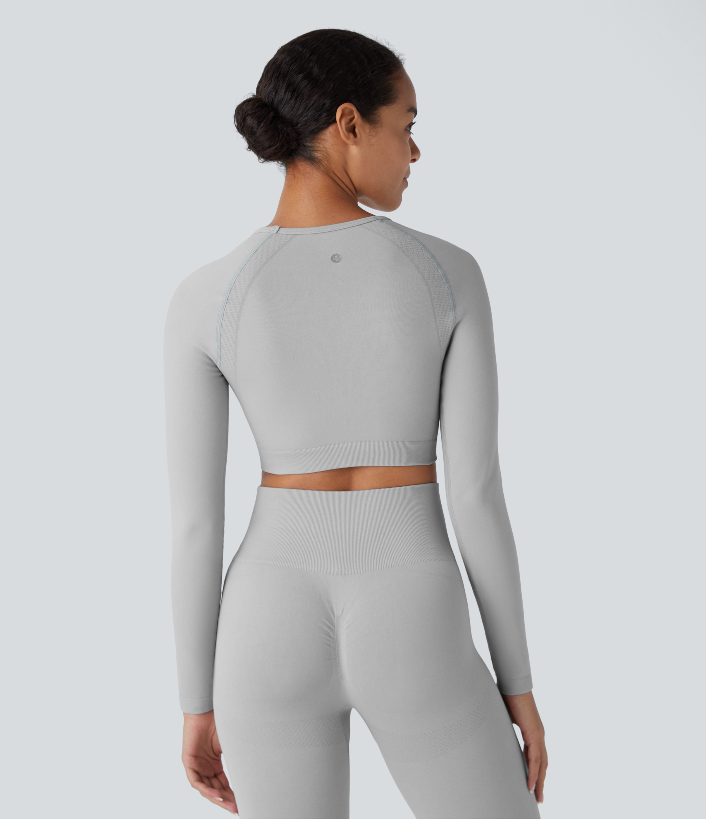 Halara Seamless Flow Round Neck Raglan Long Sleeve Skinny Cropped Yoga Top Tank Top - Aloof Grey - L golf tops halter top tunic tops 