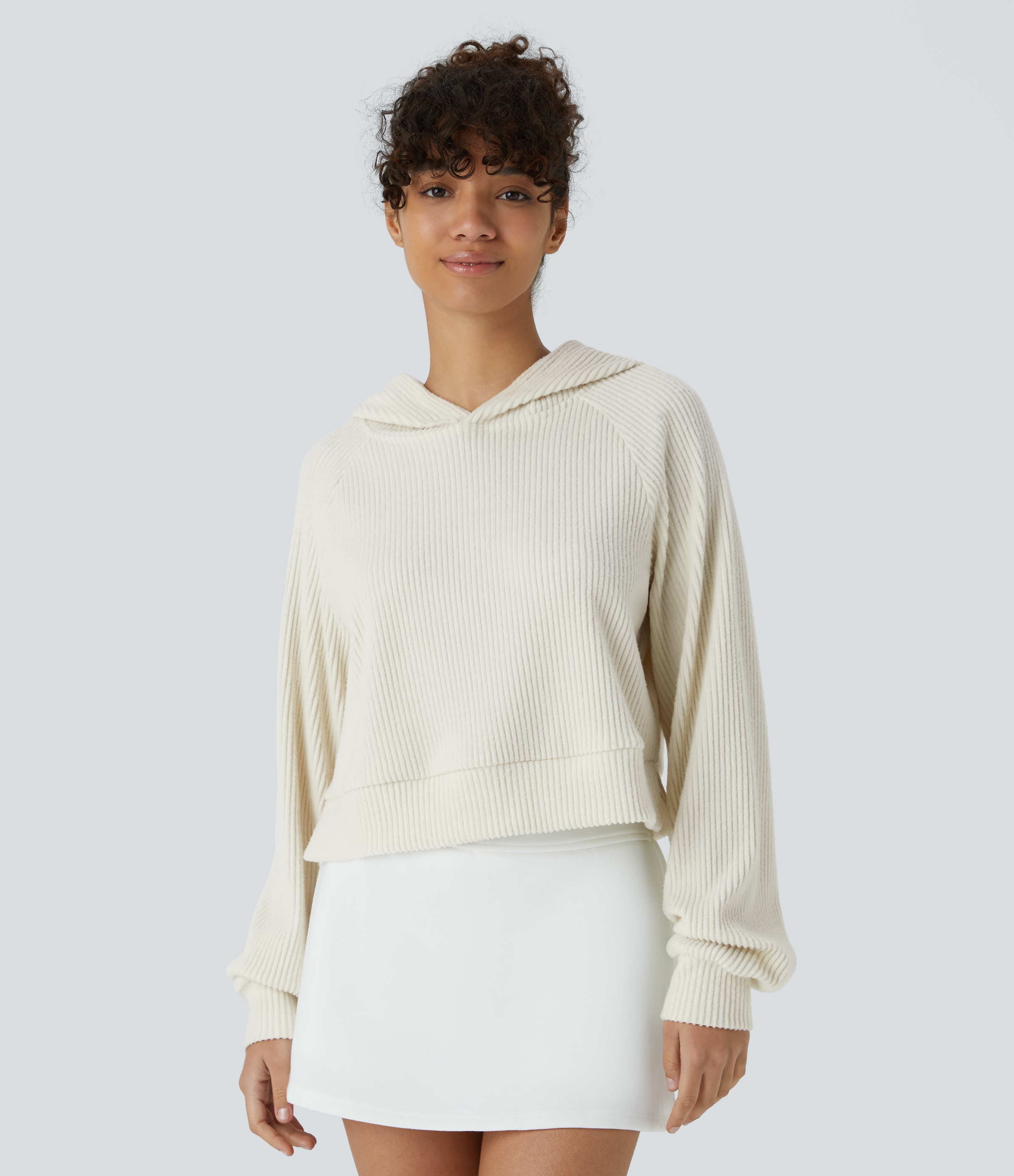 Lily White Geripptes Strick-Kapuzen-Sweatshirt mit langen Ärmeln für lässige Anlässe / 1