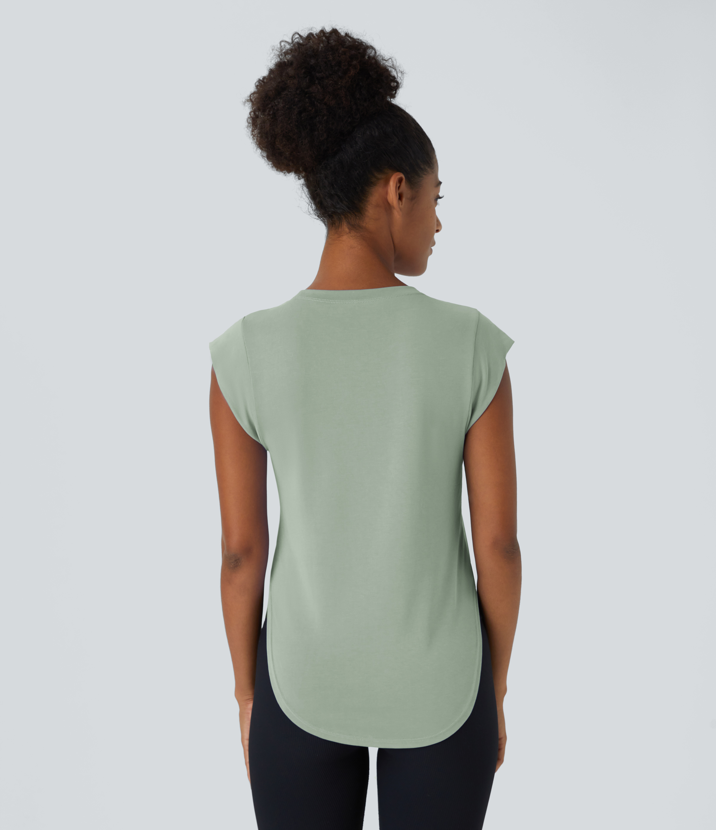 Halara Round Neck Curved Hem Yoga Sports Top  - Frosty Green - M 