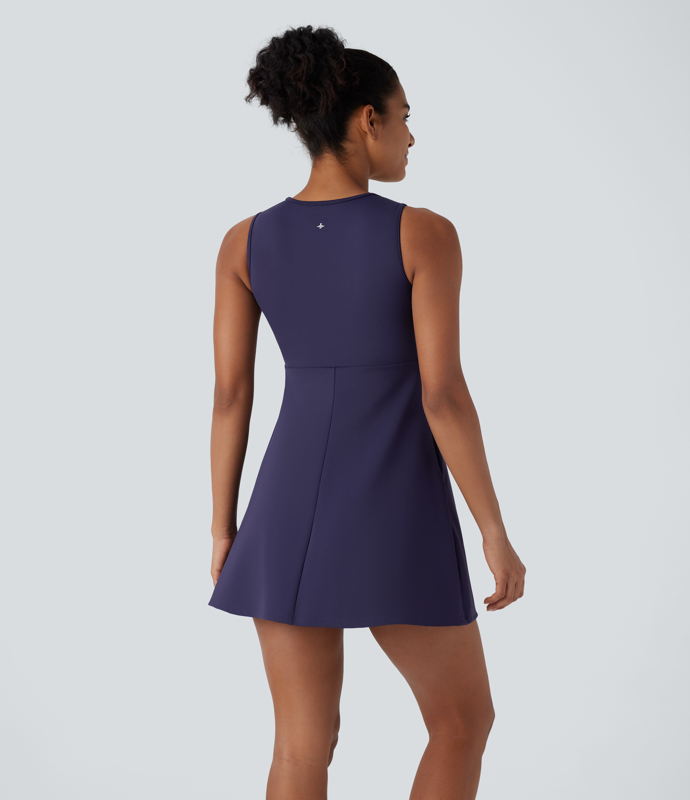 Inkling SpeedWave™ mini-robe de randonnée à col rond, sans manches, avec poches, en tissu à séchage rapide. / 2