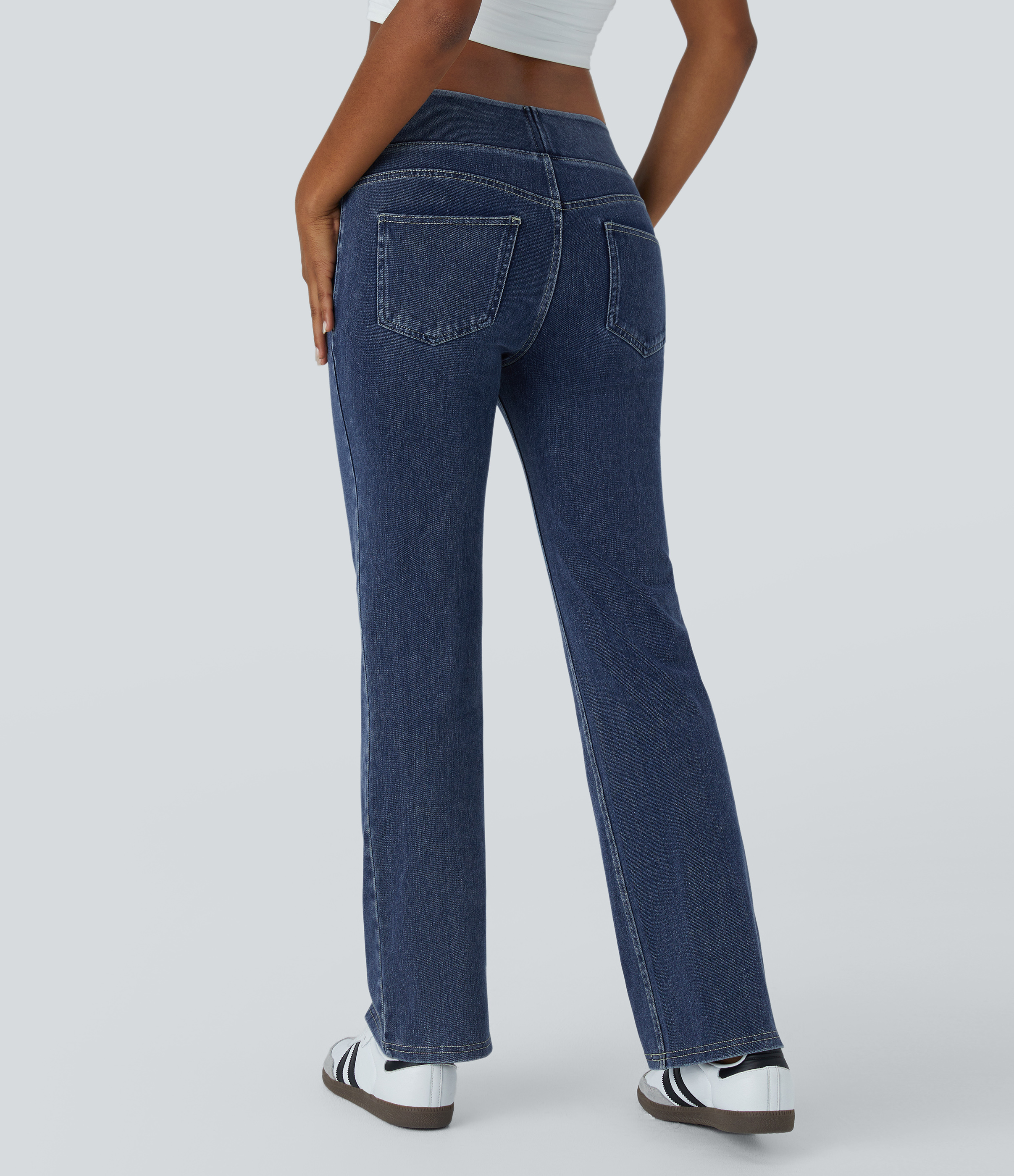 Deep Well Blue Denim Halara Flex™ 로우웨이스트 뒷주머니 스트레치 니트 캐주얼 부츠컷 청바지 / 2