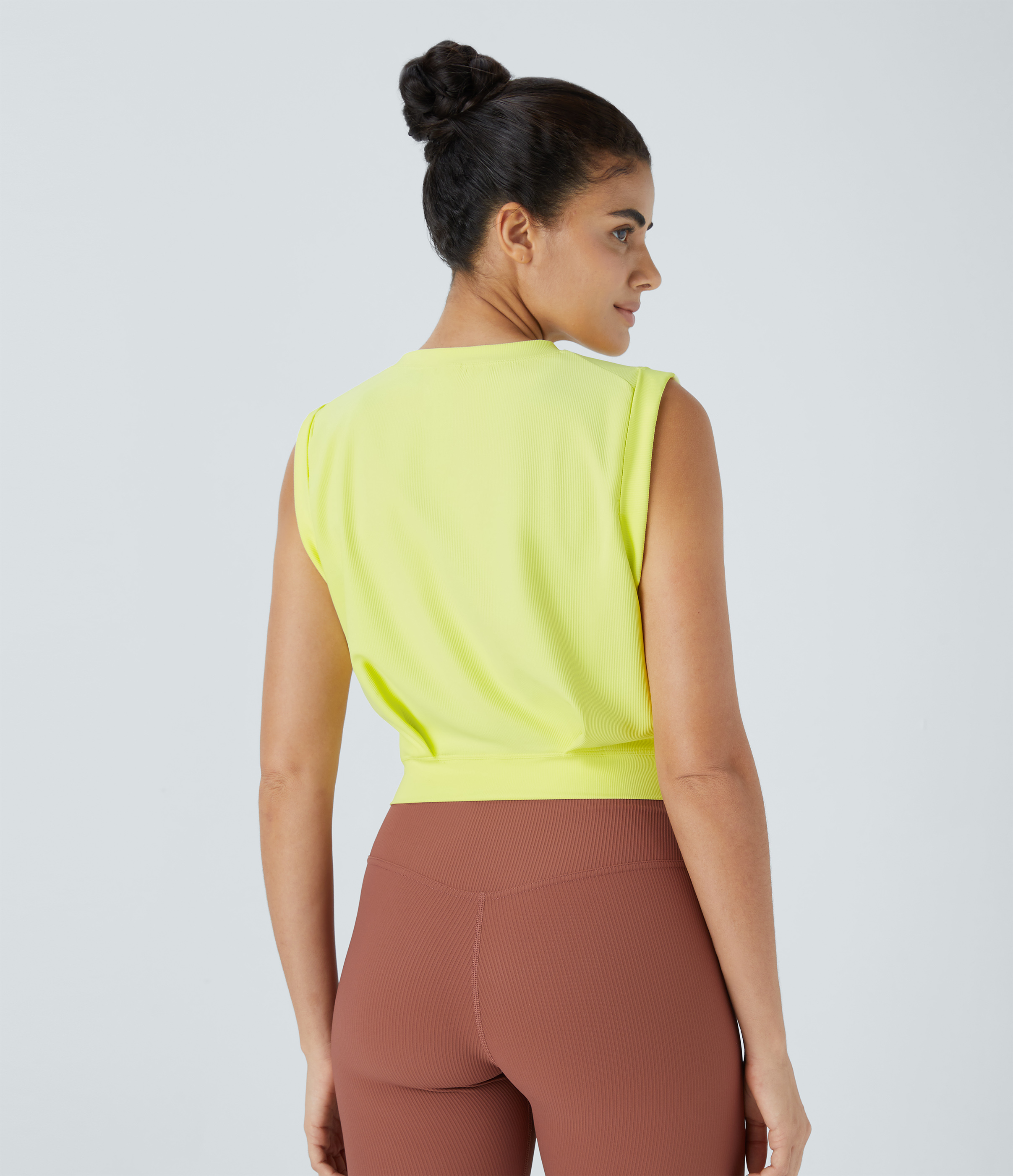 Halara PatitoffВ® Flow Pet Hair Resistant Crew Neck Sleeveless Cropped Yoga Tank Top Tank Top - New leaf Green - XS golf tops halter top 