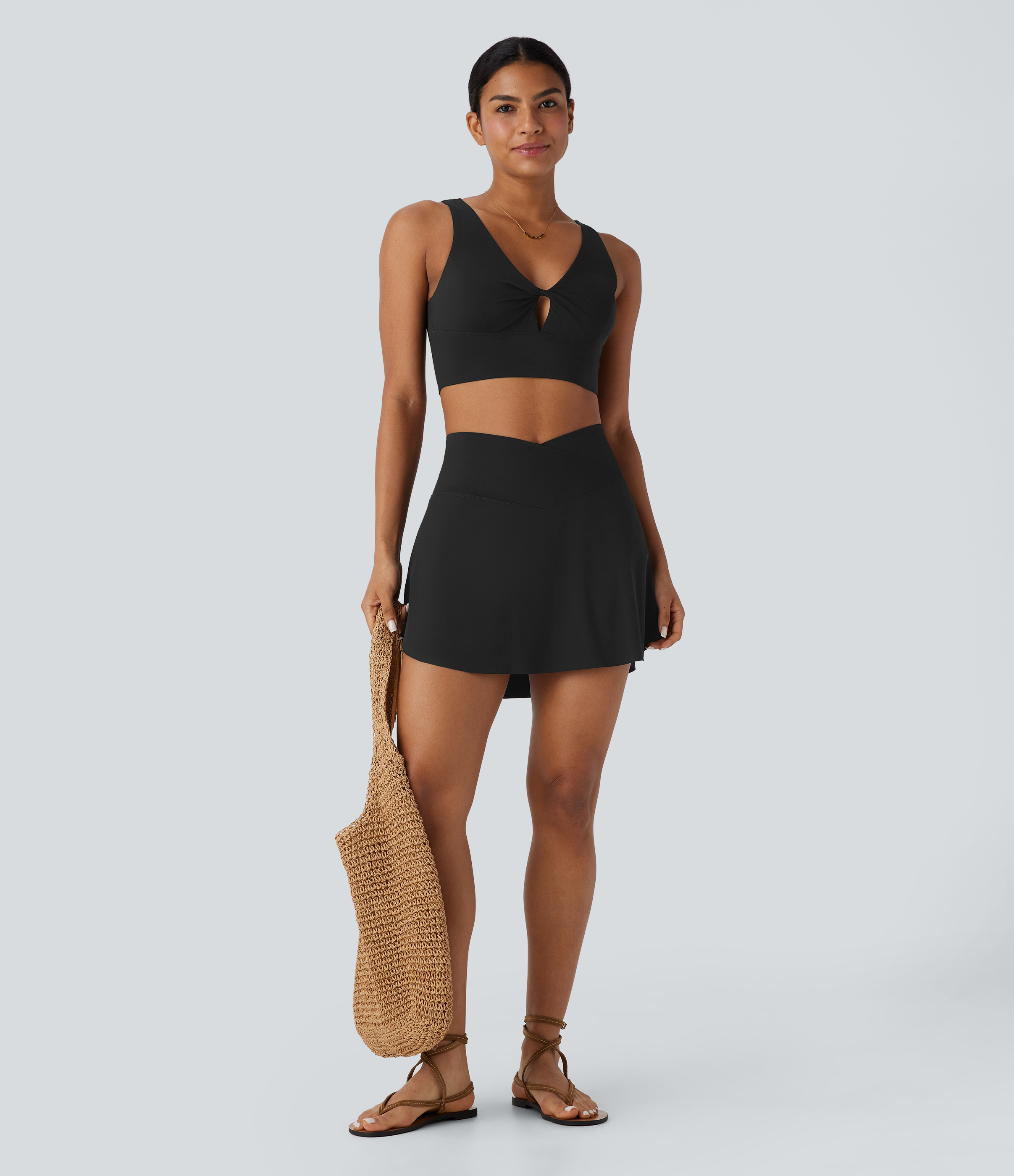 Halara Low Support V Neck Twisted Cut Out Backless Quick Dry Resort Sports Bra  - Black - XS push up bra strapless bra backless bra 