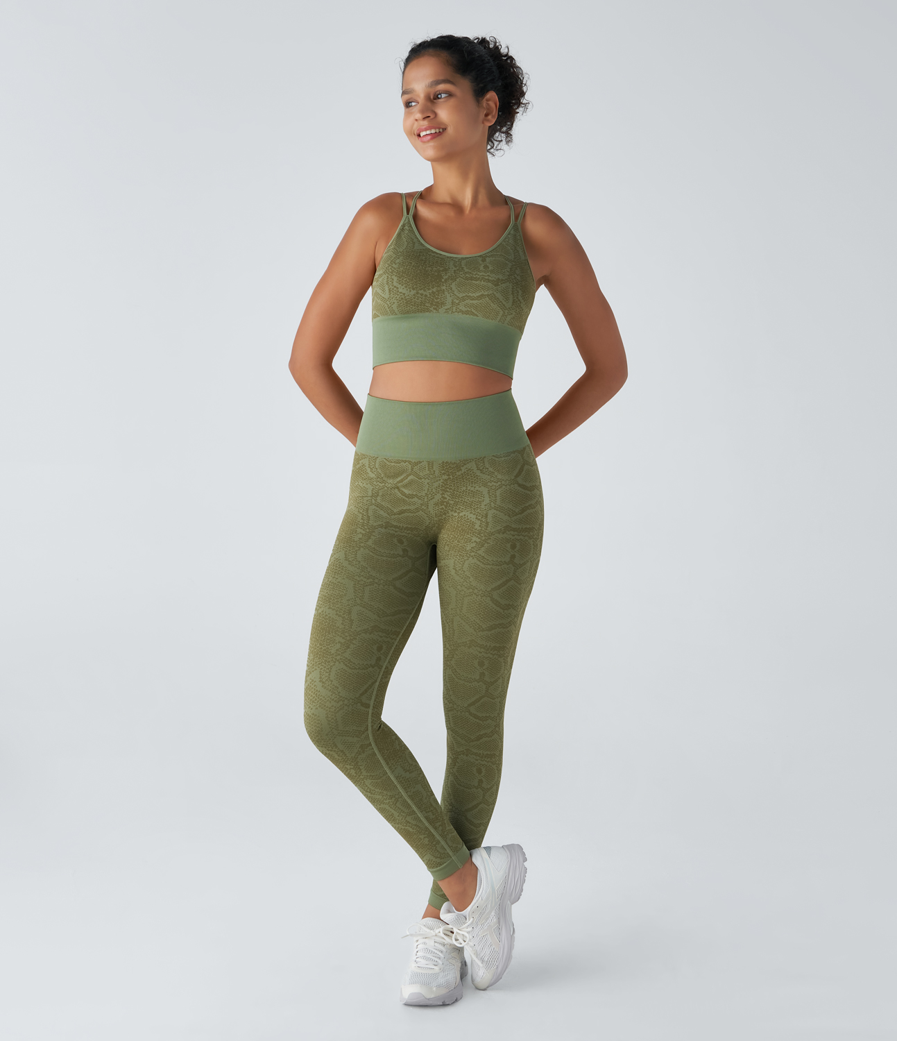 Halara Seamless Flow Low Support Snakeskin Print Yoga Sports Bra  - Jade Print - L push up bra strapless bra backless bra sticky bra 