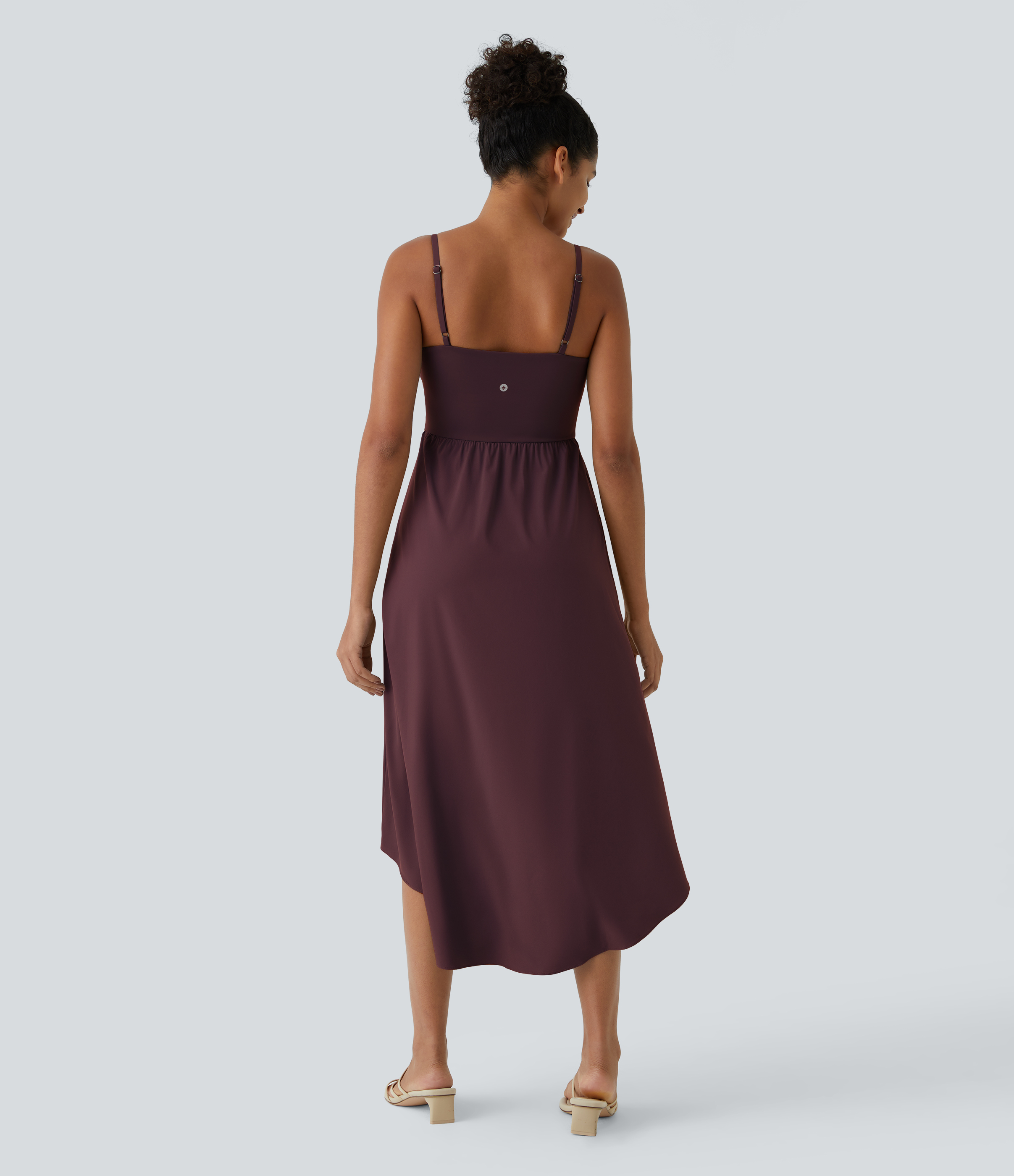 Amaranth Breezeful™ Rückenfreies, lässiges, 2-teiliges Flowy-Midikleid mit Seitentaschen und asymmetrischem Crossover-Saum, schnell trocknend / 2