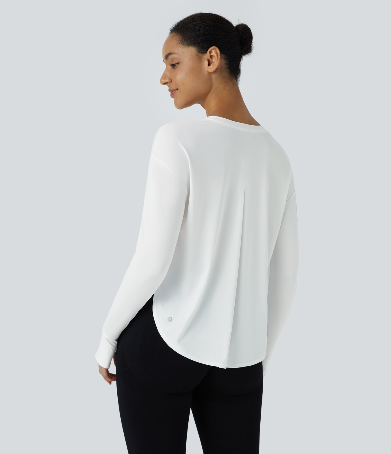Halara Round Neck Thumb Hole Plicated Curved Hem Yoga Sports Top  - Jasmine White - M 