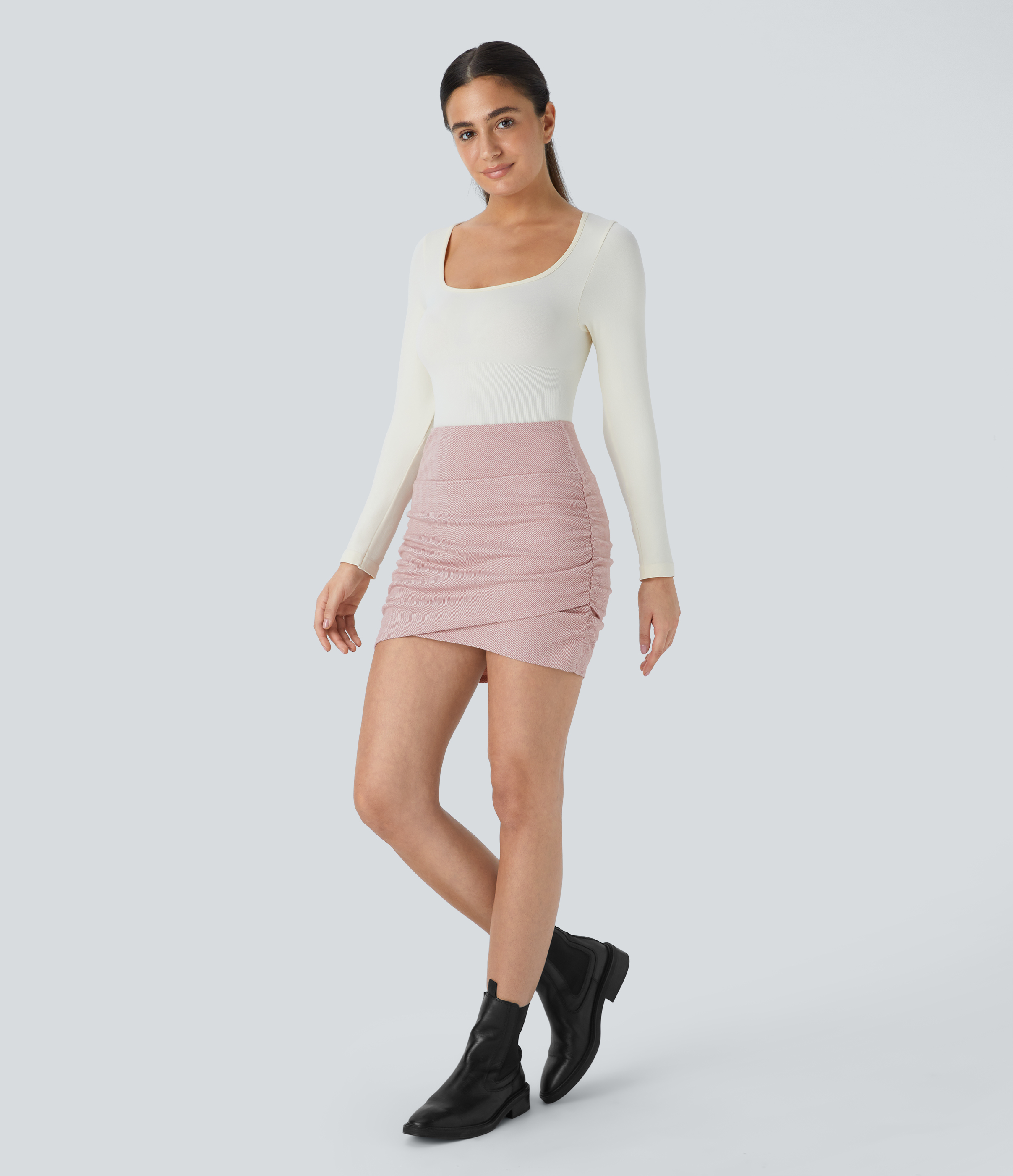 Halara High Waisted Back Pocket Bodycon Ruched 2-in-1 Herringbone Mini Casual Skirt  - Bean Paste Leaf Texture - S(regular) 