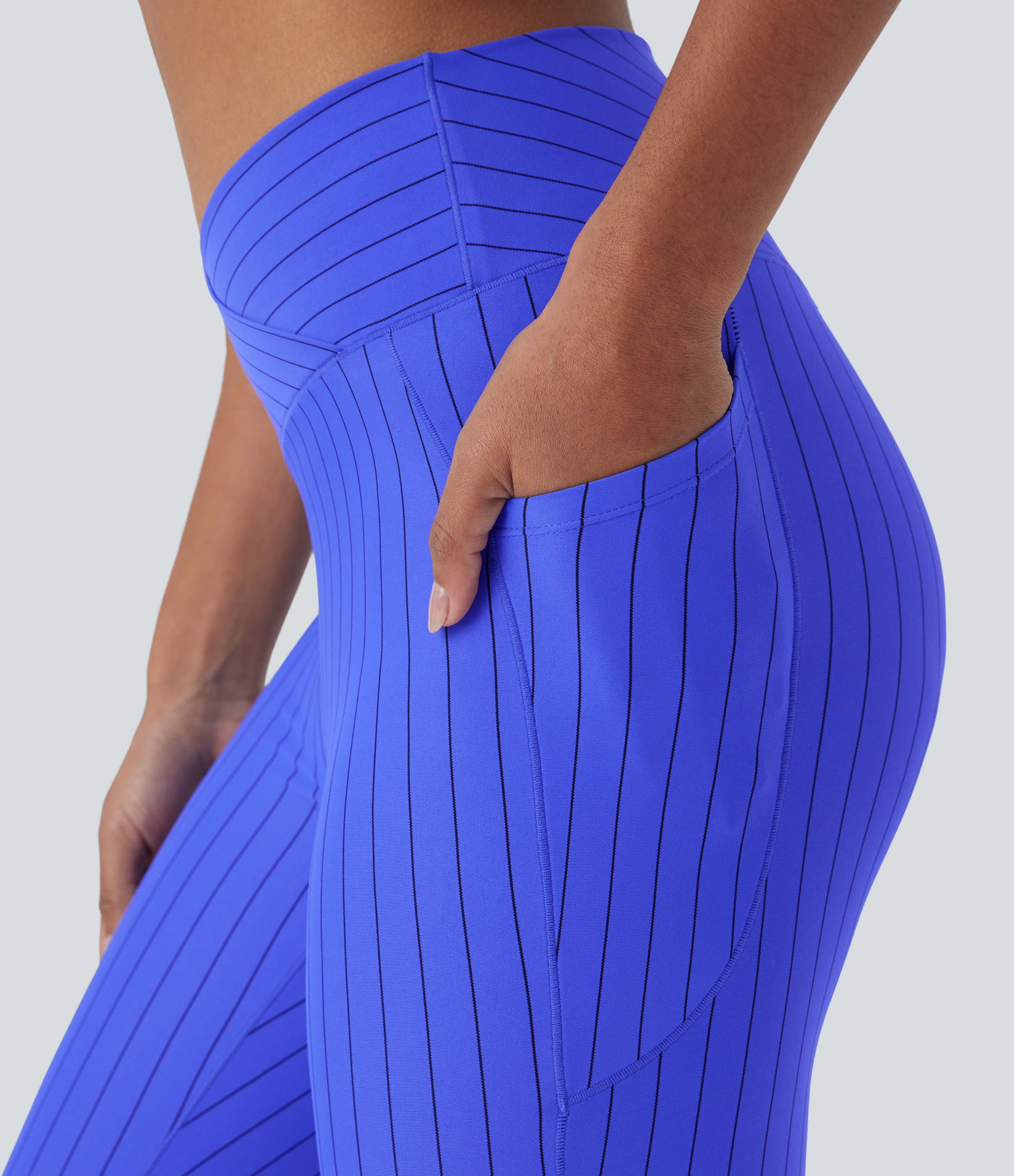 Halara Crossover High Waisted Side Pocket Stripe 7/8 Cool Touch Yoga Leggings  - Blue Black Pinstripe - XS(7/8) gym leggings 