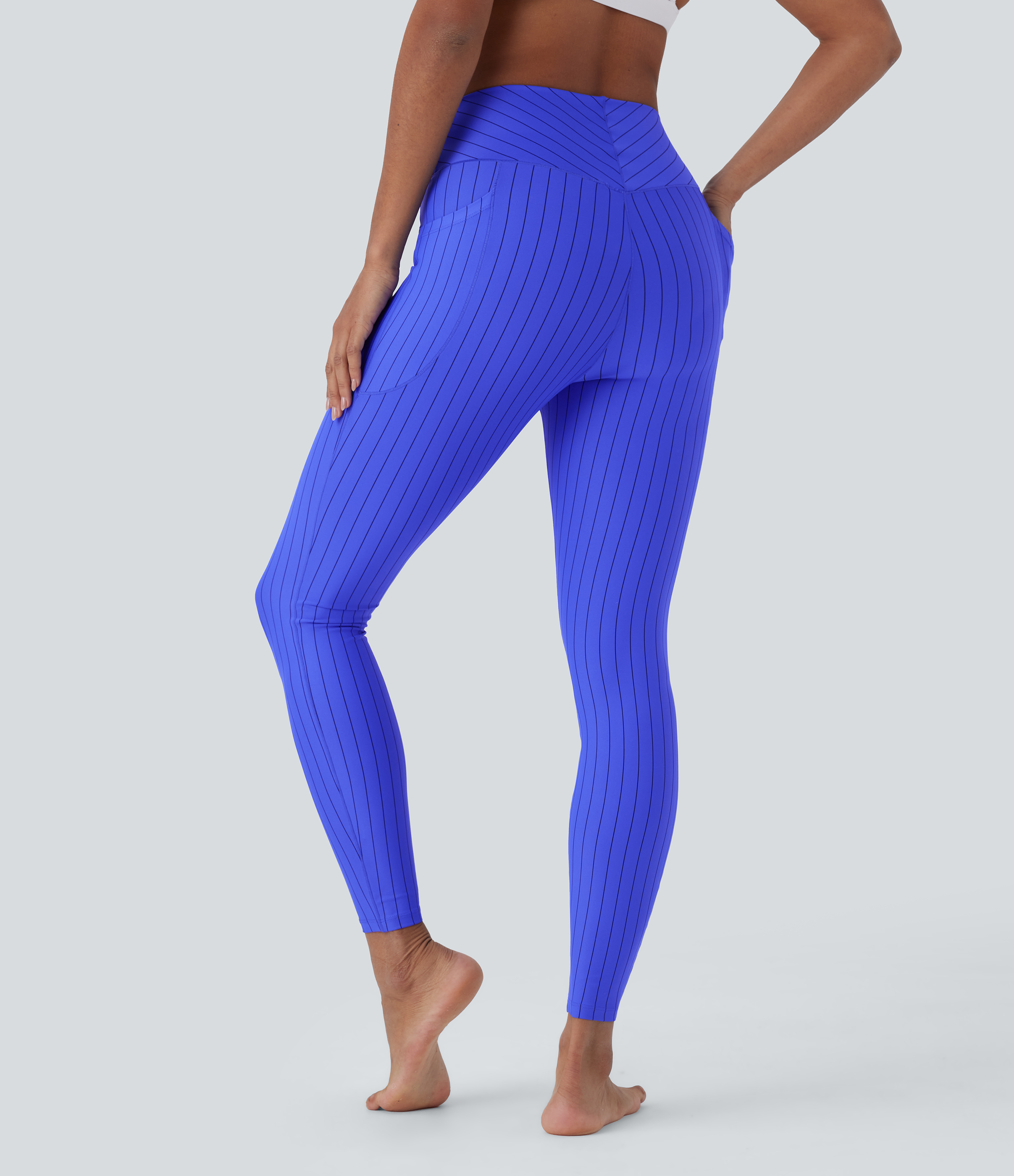 Halara Crossover High Waisted Side Pocket Stripe 7/8 Cool Touch Yoga Leggings  - Blue Black Pinstripe - XS(7/8) gym leggings 