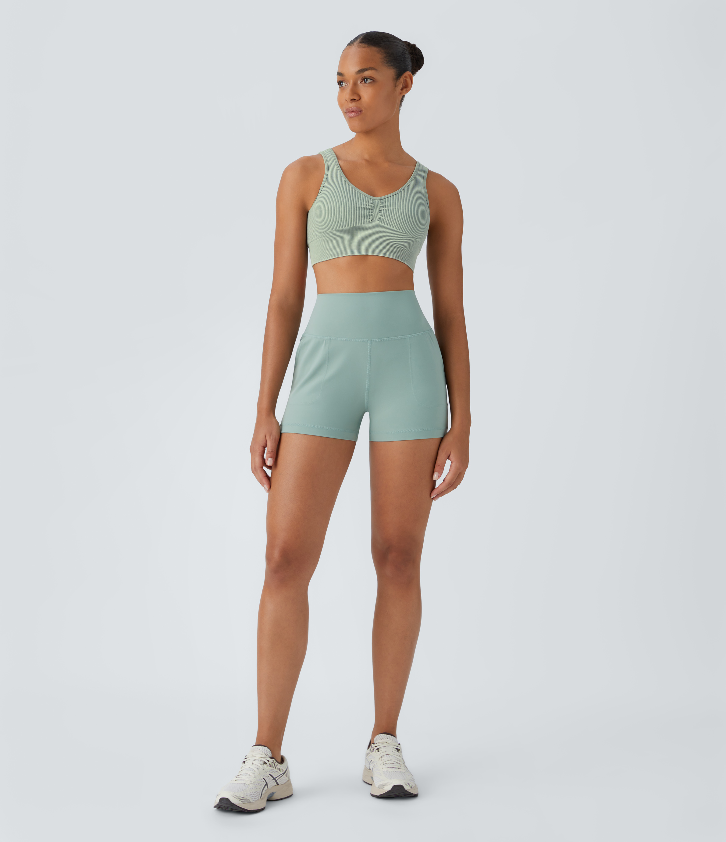 Halara Seamless Flow Medium Support Ruched Yoga Sports Bra  - Pistachio - M push up bra strapless bra backless bra sticky bra wireless bra 