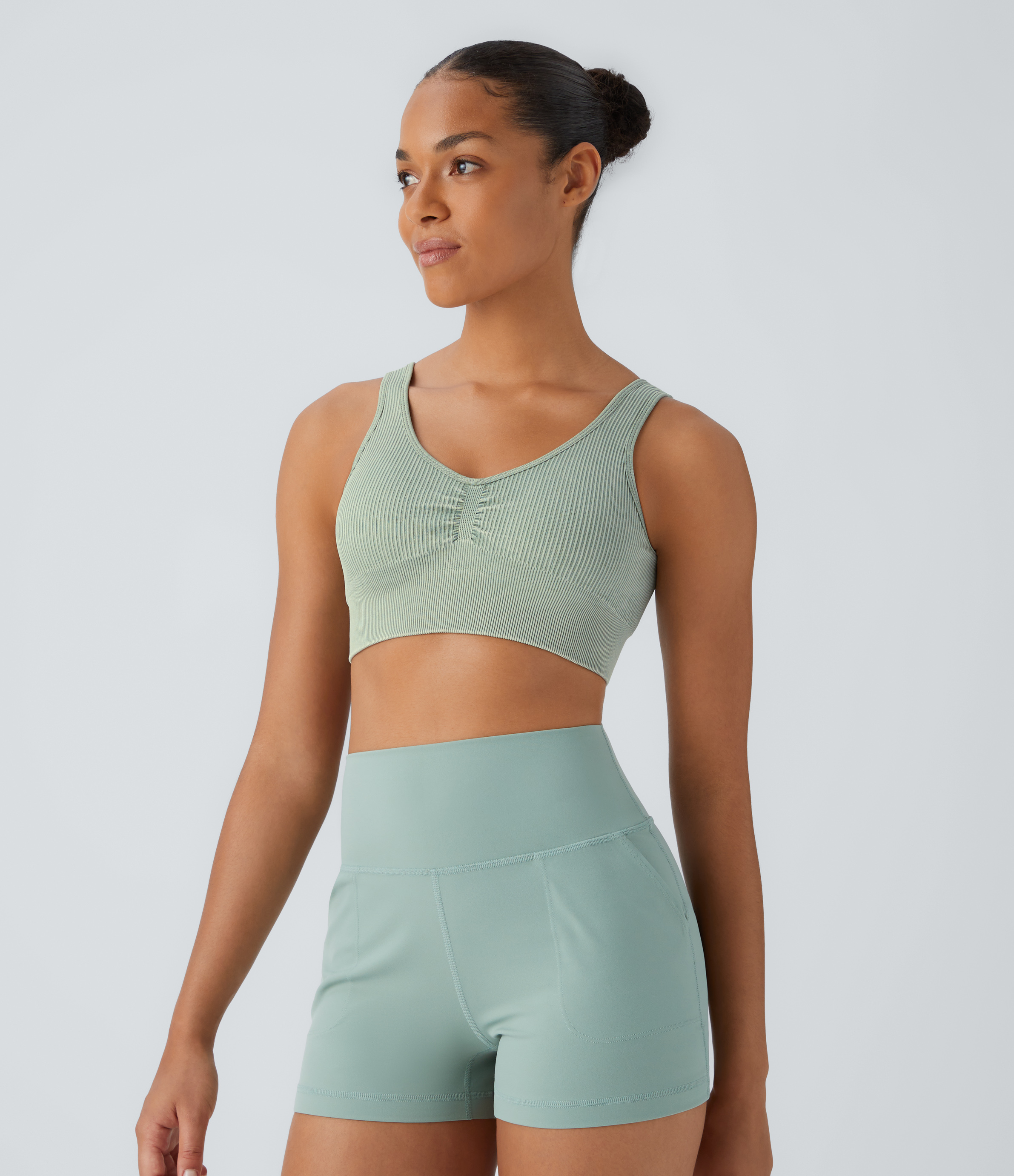Halara Seamless Flow Medium Support Ruched Yoga Sports Bra  - Pistachio - M push up bra strapless bra backless bra sticky bra wireless bra 