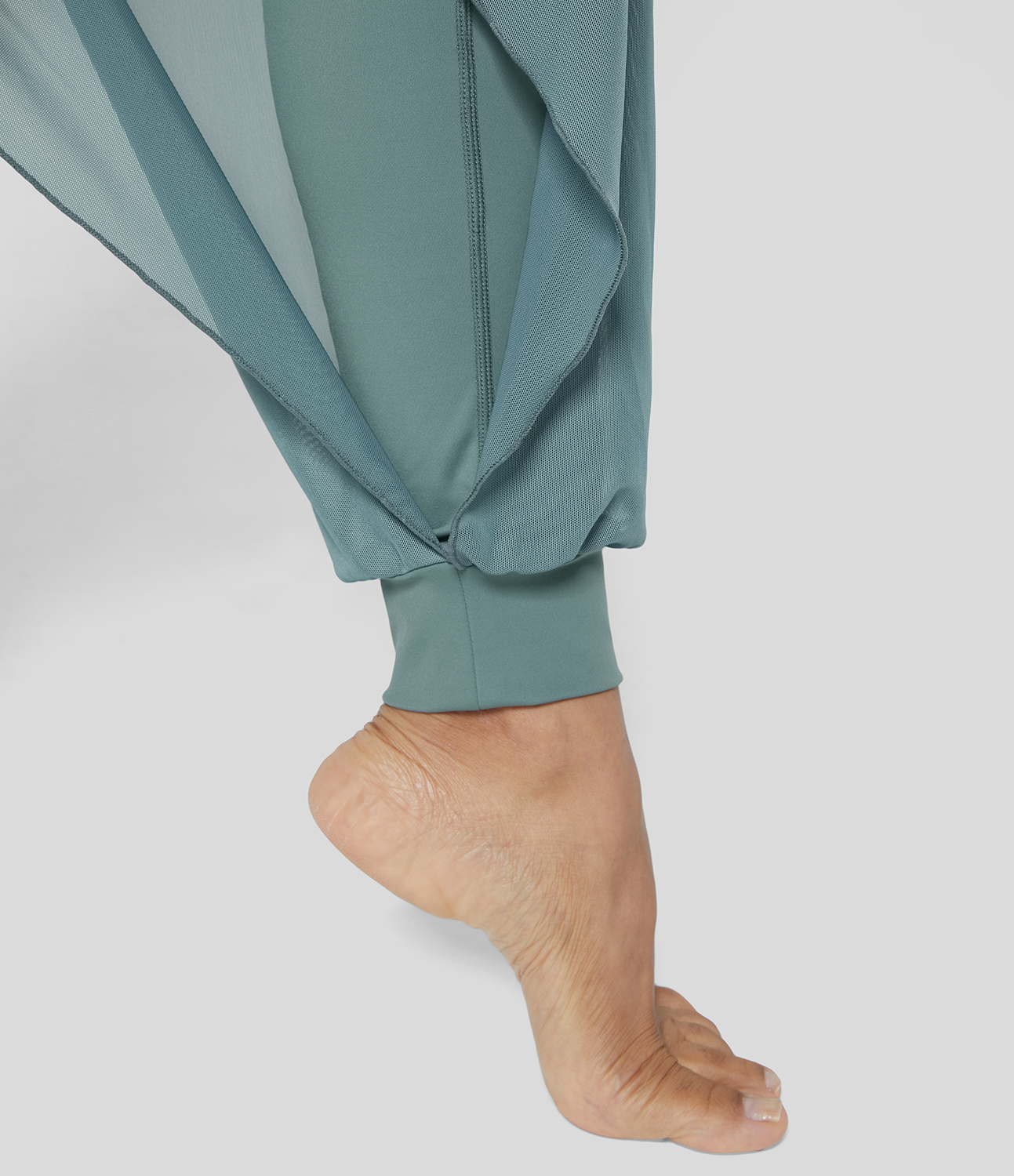 Halara High Waisted Side Drawstring Contrast Mesh Flowy Solid Yoga Joggers  - Mineral Blue - M 