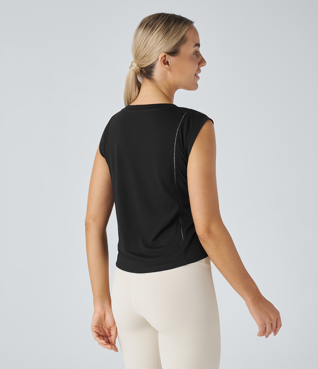 Halara Round Neck Cut Out Yoga Tank Top Tank Top - Black - L golf tops halter top tunic tops sleeveless tops backless top 