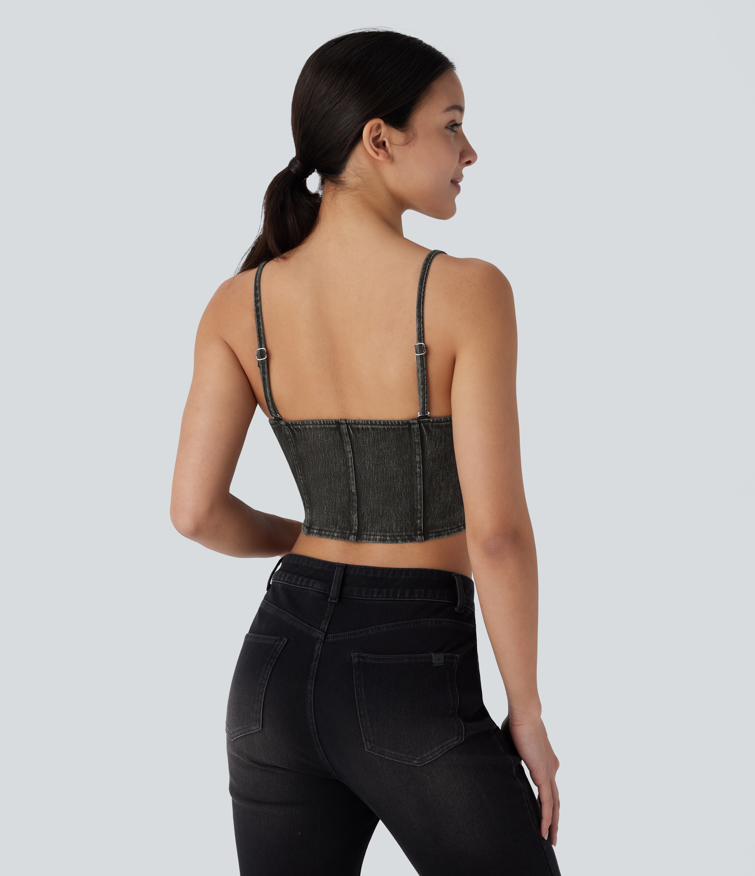 Sandalwood Black Denim Top Halara Flex™ Denim corto mezclilla elástico sin espalda tirante ajustable / 2
