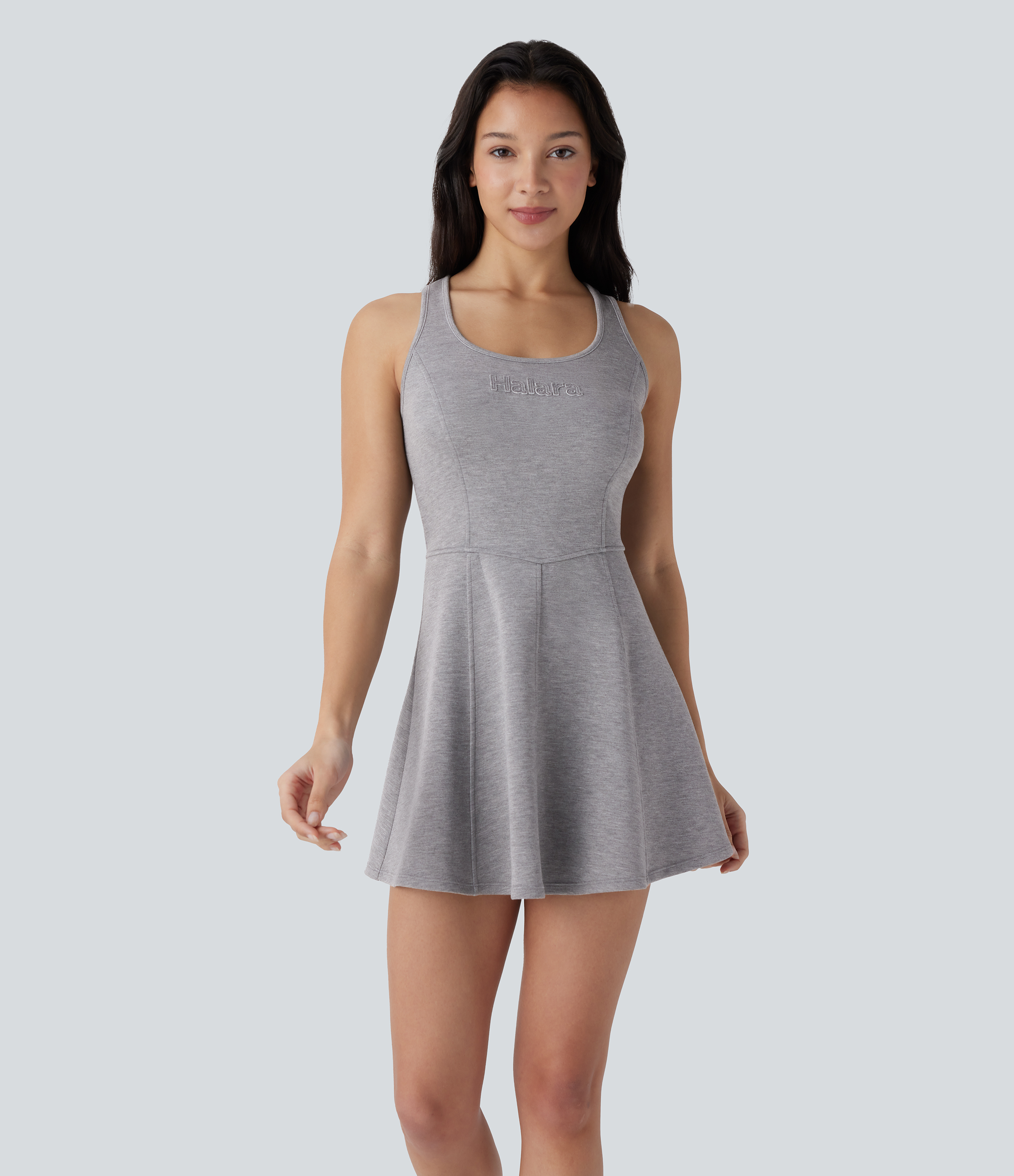 Ärmelloses Minikleid mit Racerback, U-Ausschnitt und ausgestelltem Bein