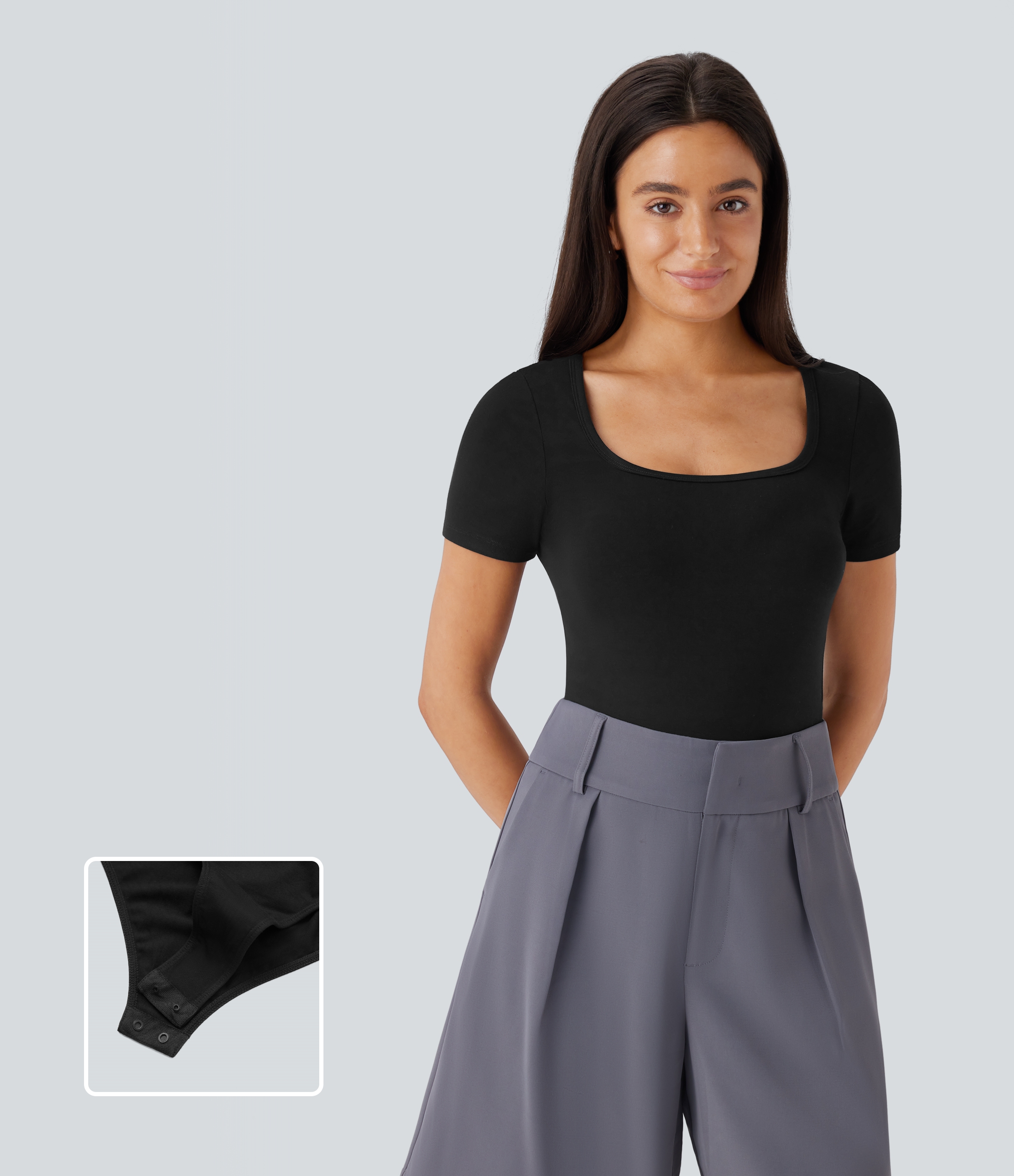 Body de trabajo ajustado con cuello en U y tapeta con botones a presión.