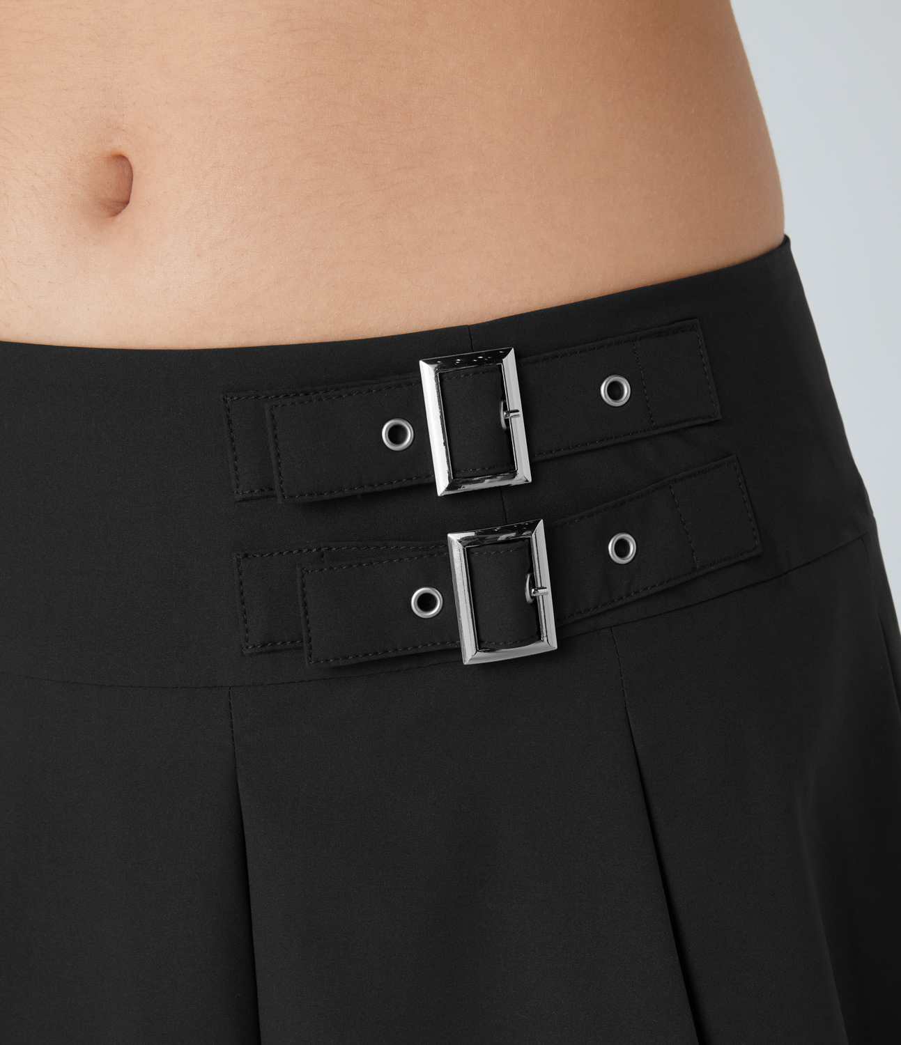 Halara Low Rise Invisible Zipper Decorative Buckle 2-in-1 Side Pocket Pleated Micro Mini Dance Skirt  - Black - M(regular) 