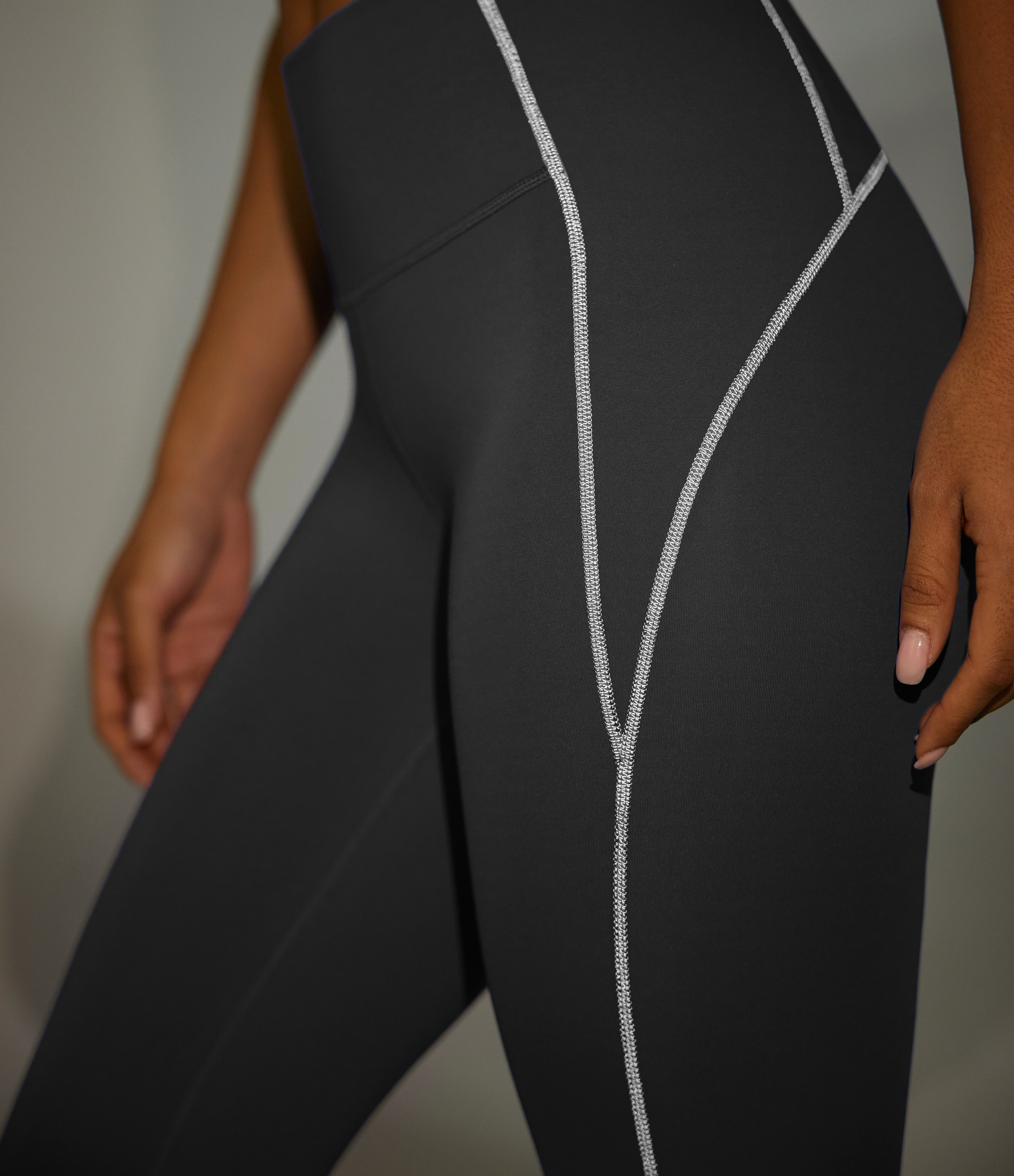 Halara SpeedWaveв„ў High Waisted Multiple Pockets Reflective Top-stitching Quick Dry Hiking 7/8 Leggings  - Black - L(7/8) gym leggings 