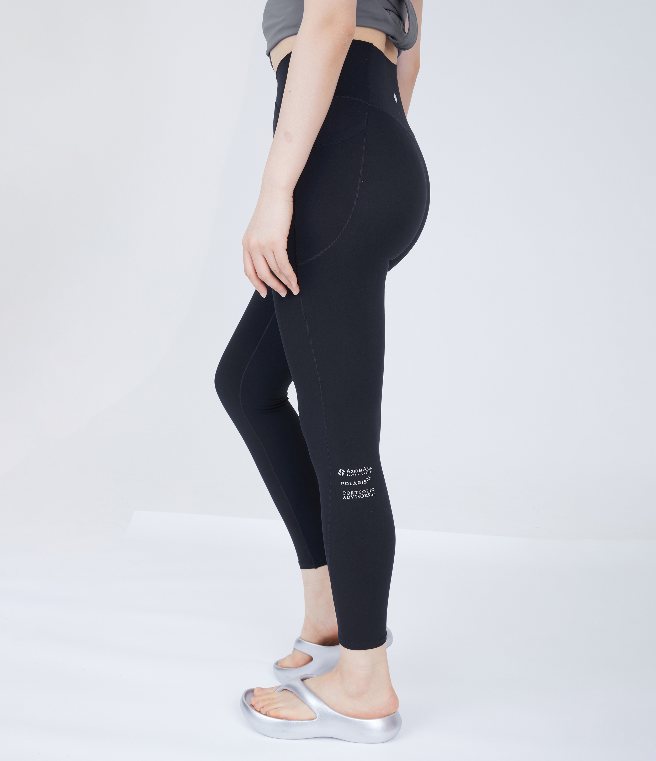 Black Softlyzero™ Legging Simple avec Poche et Découpe Croisée / 1