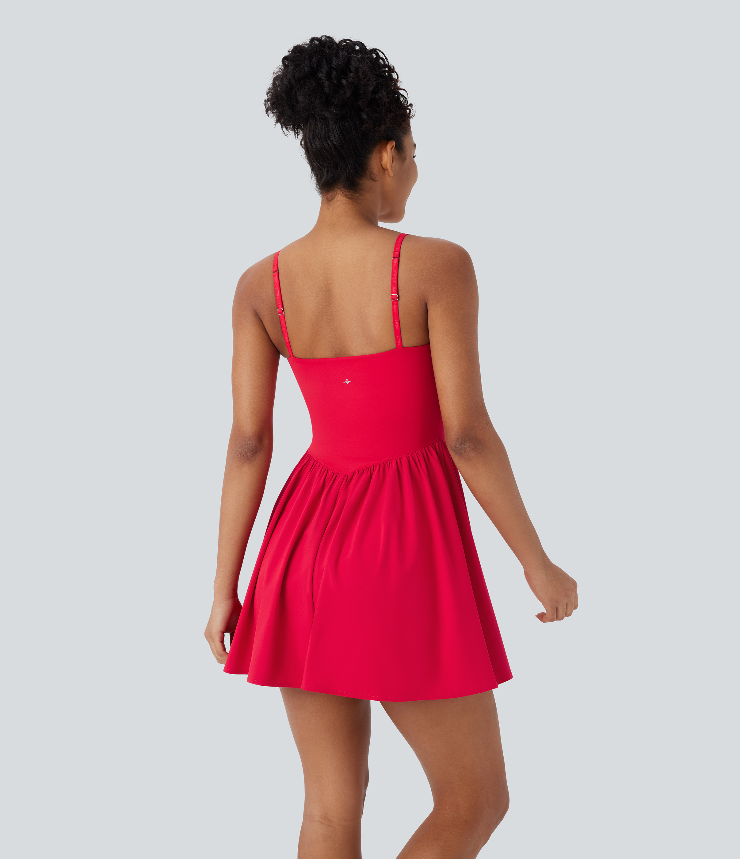 Pompeian Red Vestido corto de yoga Breezeful™ 2 en 1 de secado rápido sin espalda y con bolsillos laterales - Edición Easy Peezy / 2