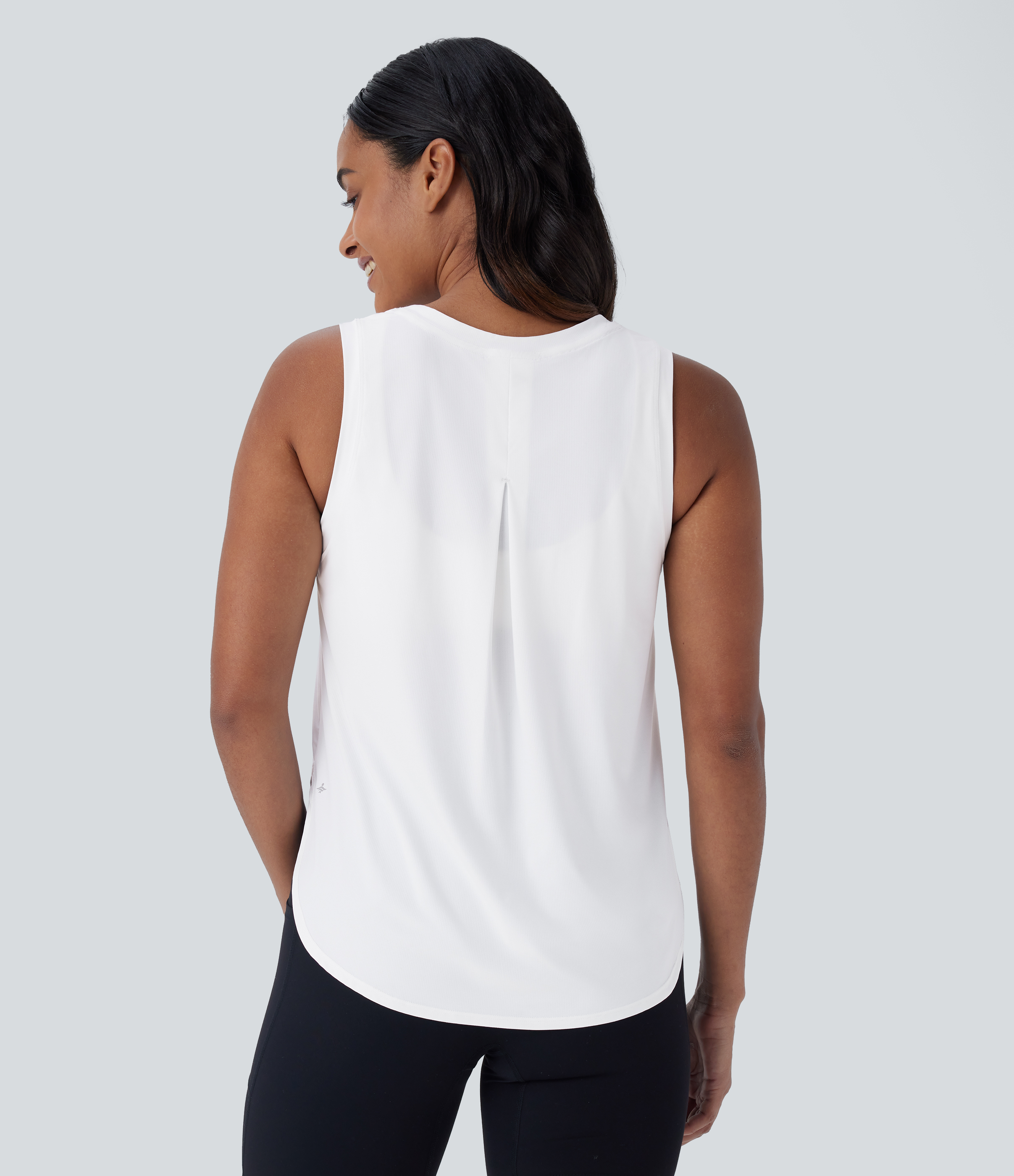 Halara Round Neck Sleeveless Curved Hem Yoga Sports Top  - Jasmine White - S 