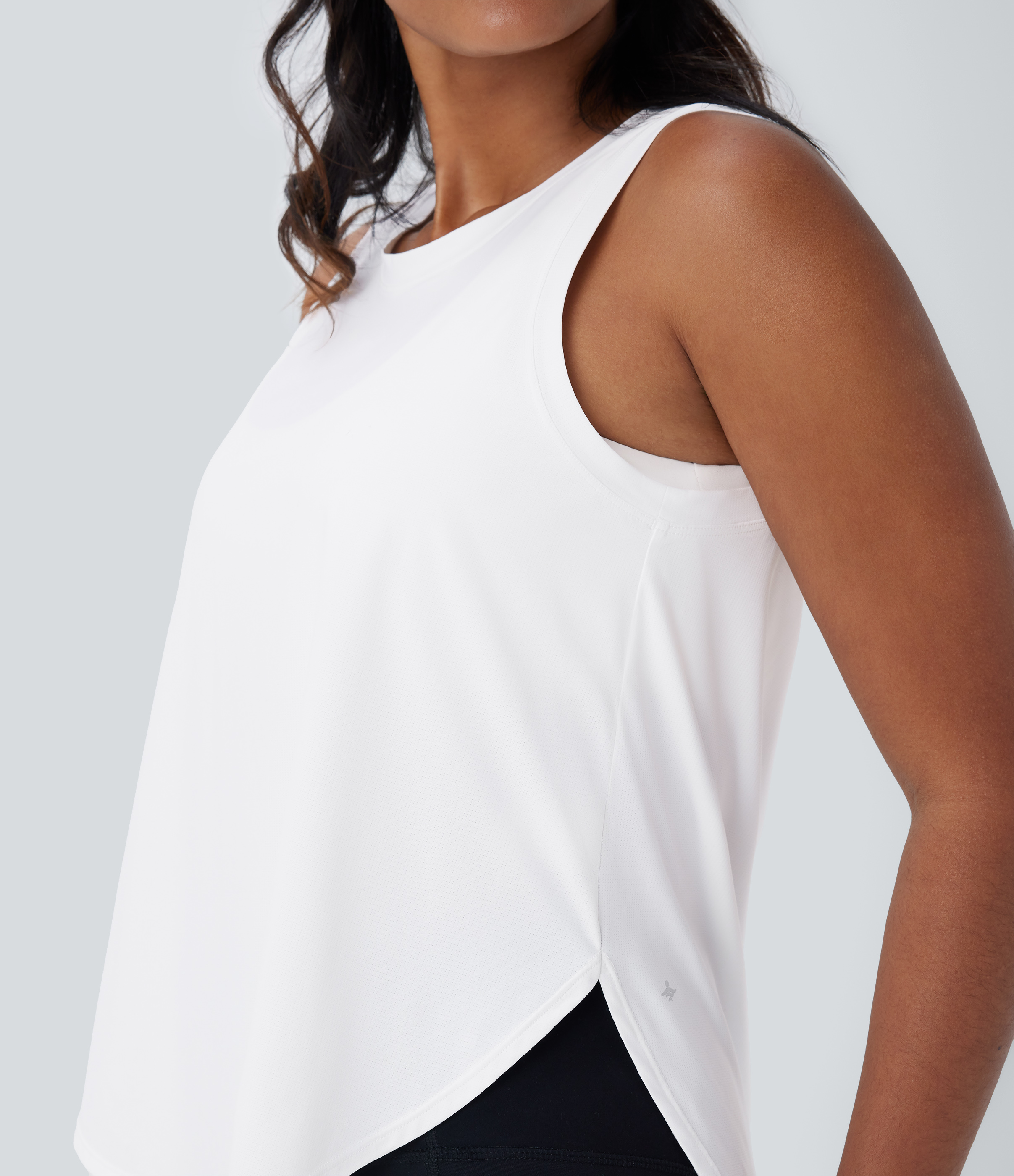 Halara Round Neck Sleeveless Curved Hem Yoga Sports Top  - Jasmine White - S 