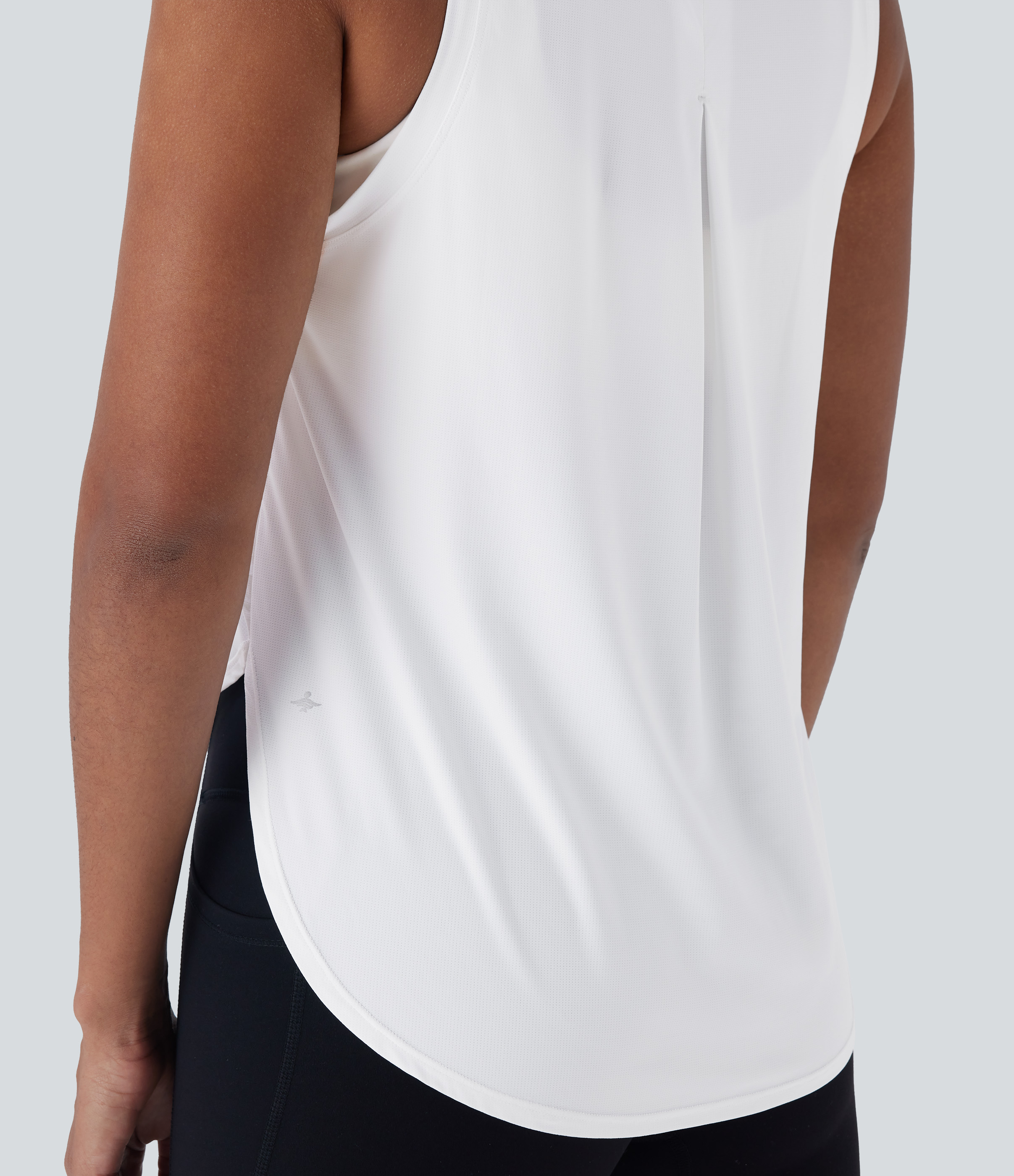 Halara Round Neck Sleeveless Curved Hem Yoga Sports Top  - Jasmine White - S 