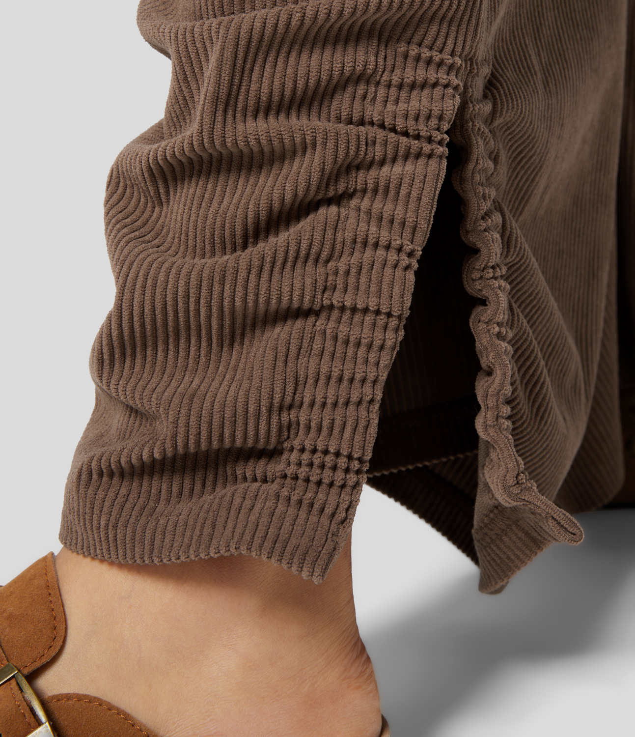 Halara Mid Rise Elastic Waistband Side Pocket Ruched Split Hem Corduroy Casual Wide Leg Pants  - Cocoa Brown - S(regular) 