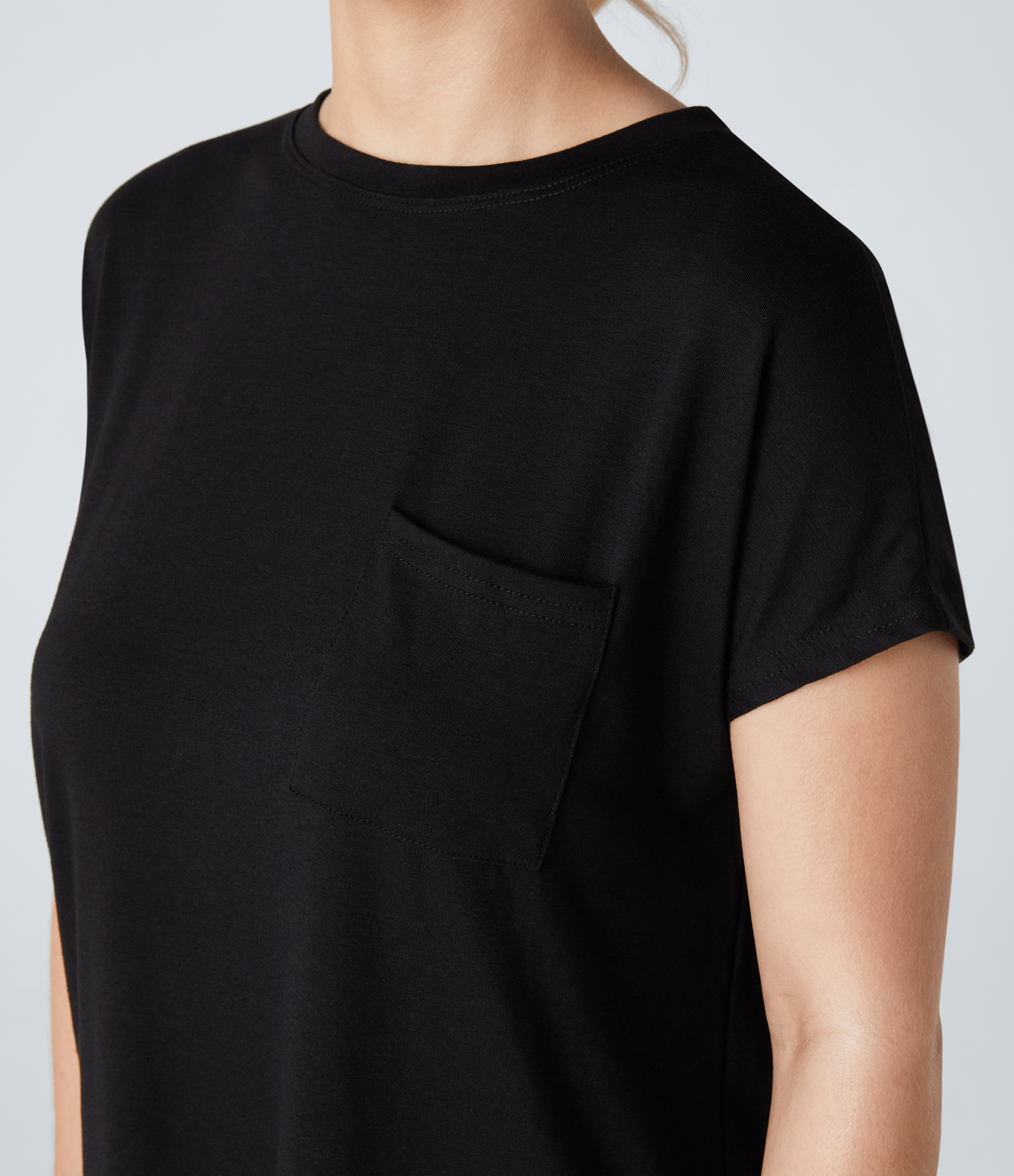 Halara Round Neck Chest Pocket Split Hem Relax Casual T-Shirt  - Black - M 