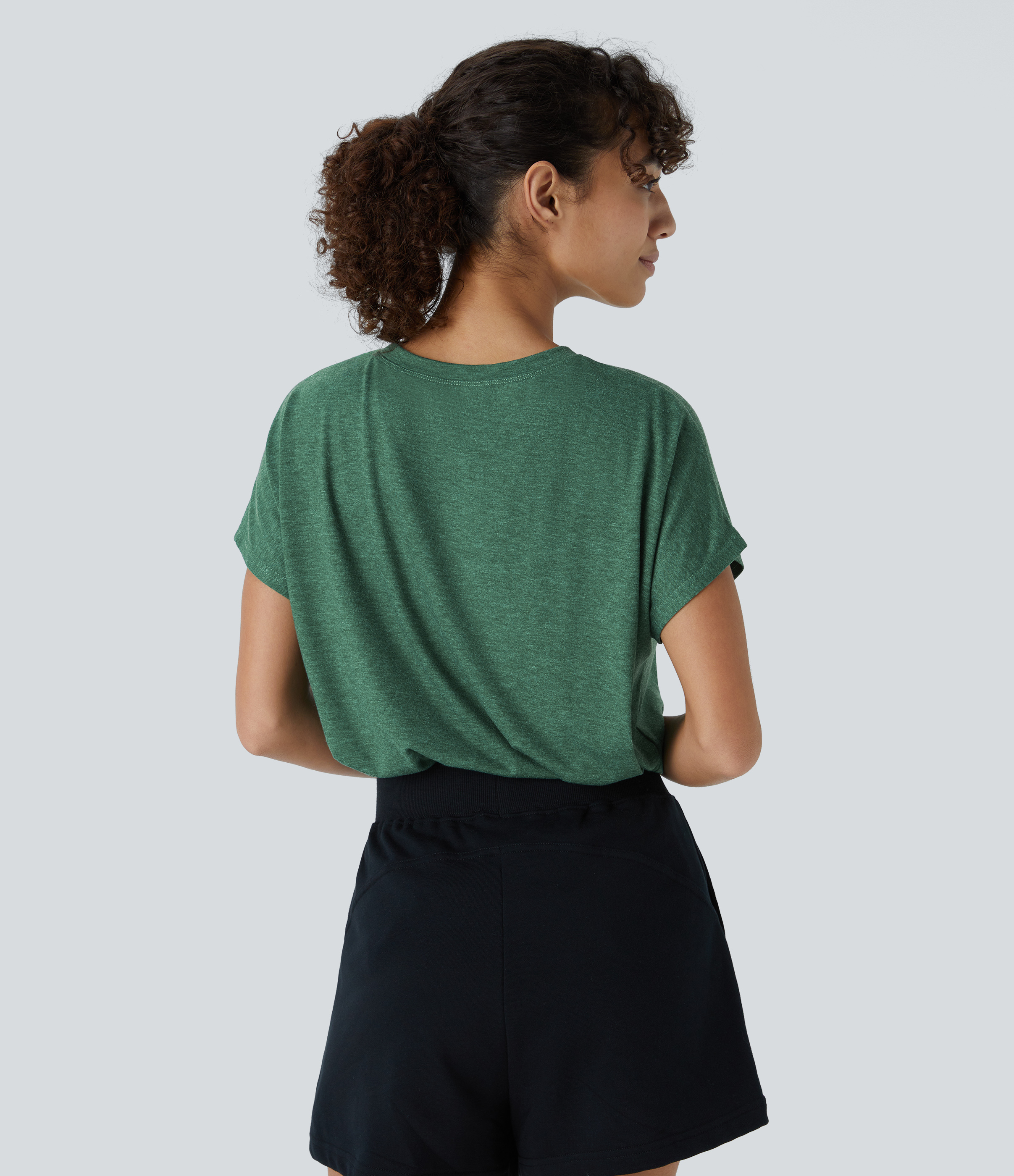 Halara Round Neck Chest Pocket Split Hem Relax Casual T-Shirt  - Dark Green Floral Yarn - M 