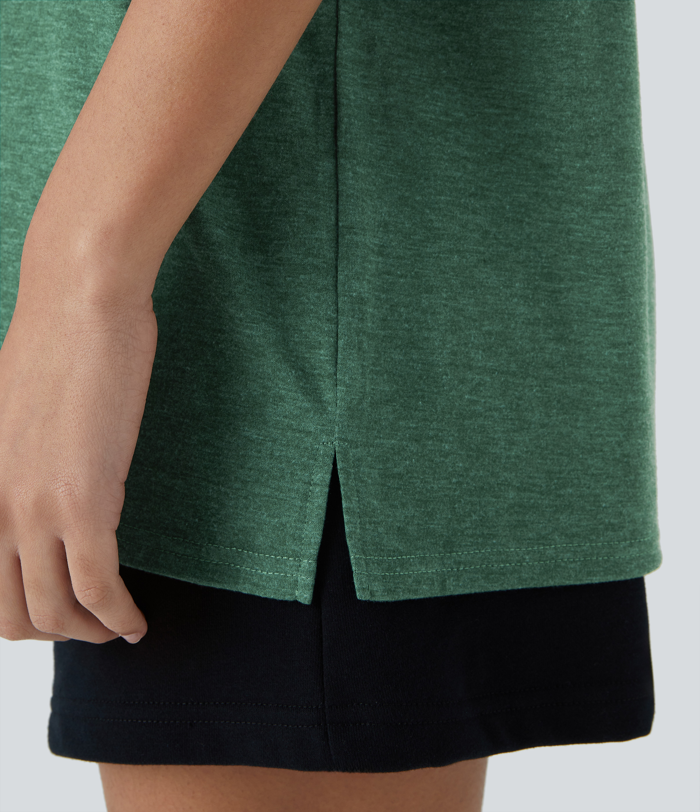 Halara Round Neck Chest Pocket Split Hem Relax Casual T-Shirt  - Dark Green Floral Yarn - M 