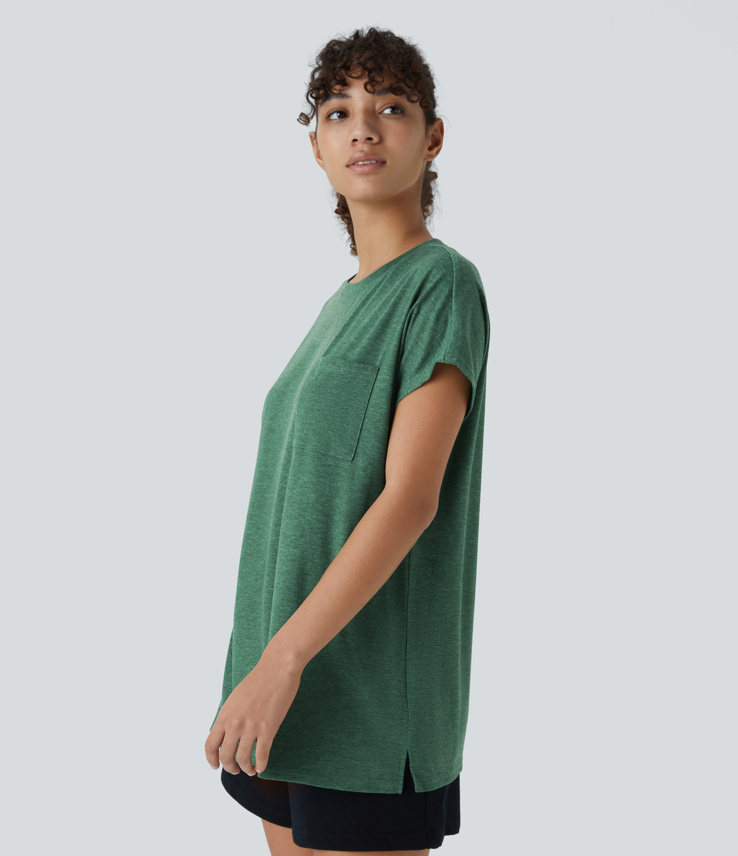 Halara Round Neck Chest Pocket Split Hem Relax Casual T-Shirt  - Dark Green Floral Yarn - M 