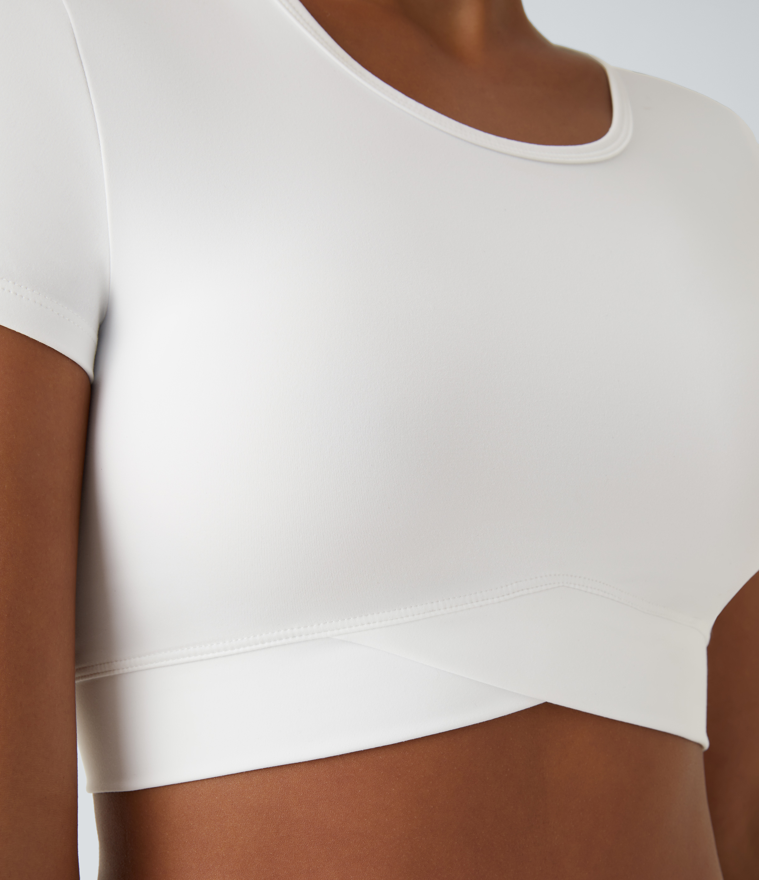 Halara Cloudfulв„ў Fabric Crossover Hem Cropped Sports Top  - White - M 