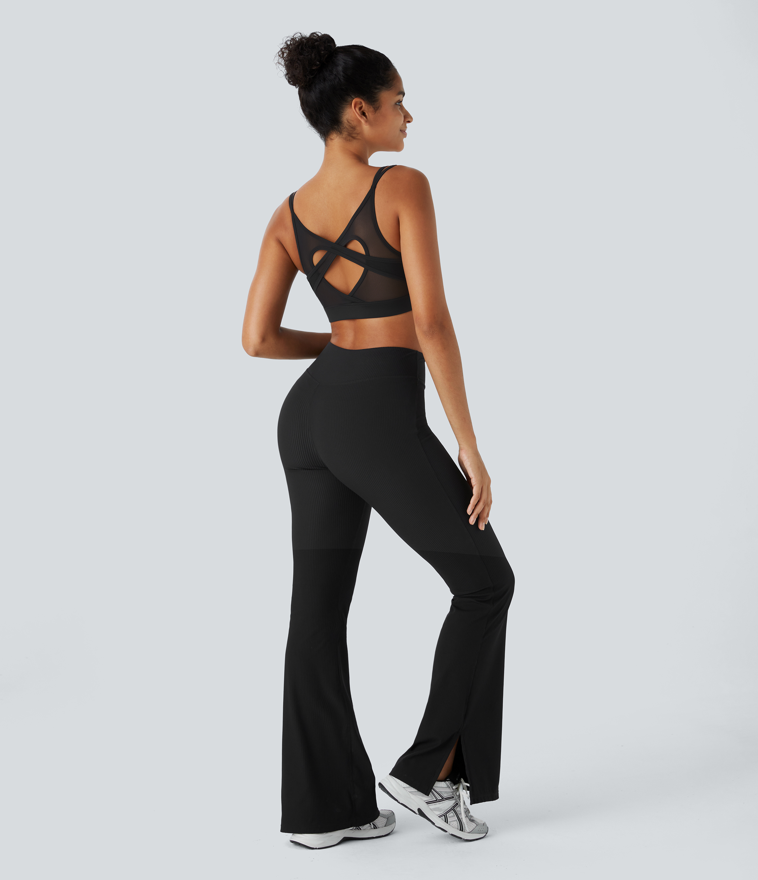 Halara  Softlyzeroв„ў Airy Low Support Backless Crisscross Contrast Mesh Cool Touch Yoga Sports Bra-UPF50+  - Black - M push up bra 