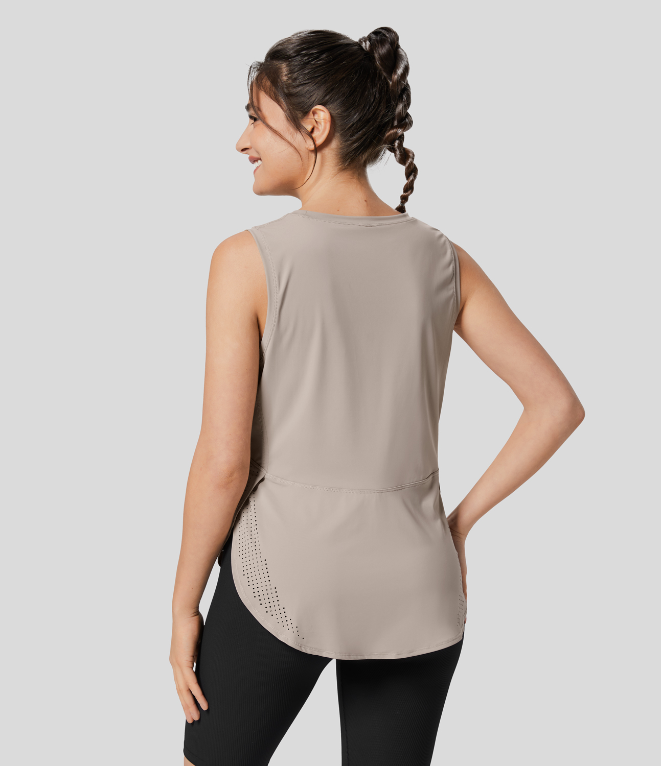 Halara Round Neck Mesh Curved Hem Tennis Tank Top Tank Top - Gray Morn - XS golf tops halter top tunic tops sleeveless tops backless top 