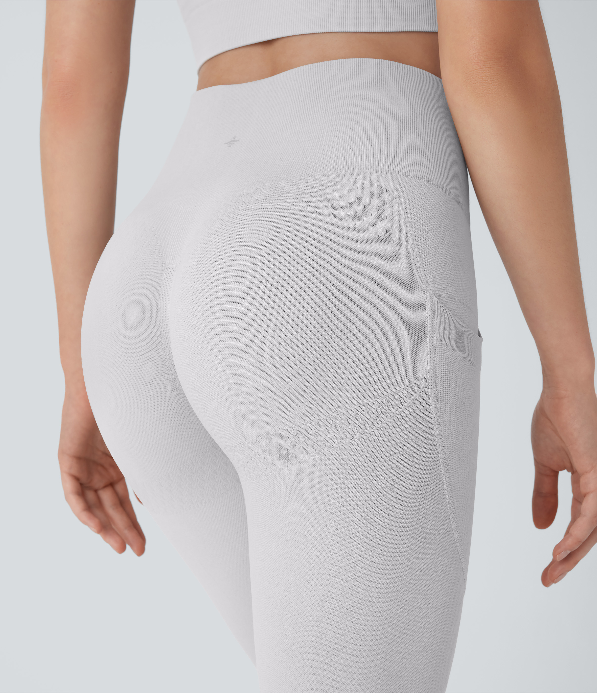 Halara Seamless Flow High Waisted Tummy Control Butt Lifting Side Pocket 7/8 Yoga Leggings  - Barely Blue - S(7/8) gym leggings 