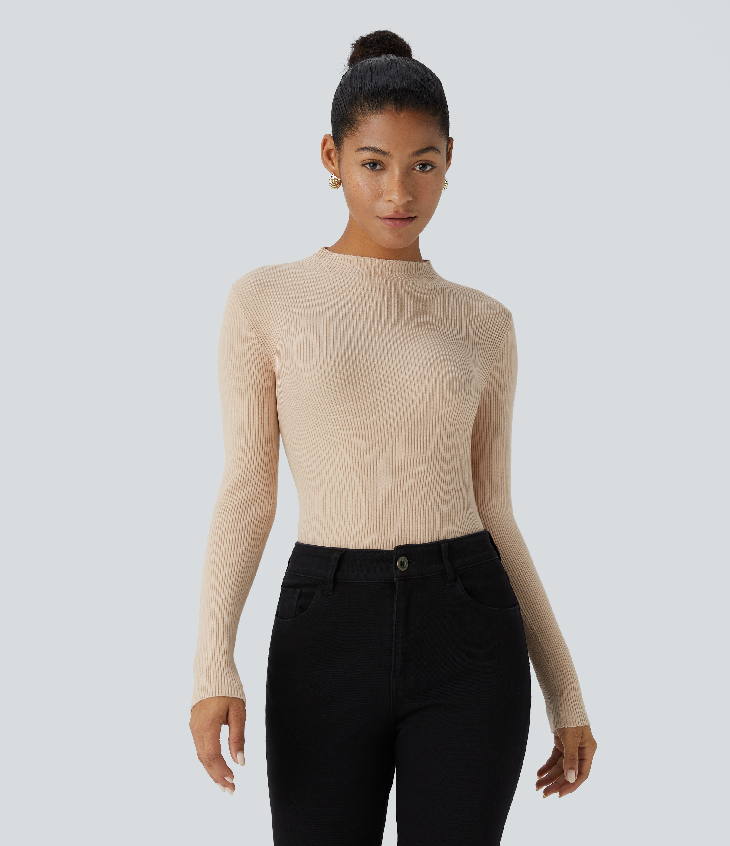 Long-sleeved ribbed crew neck sweater