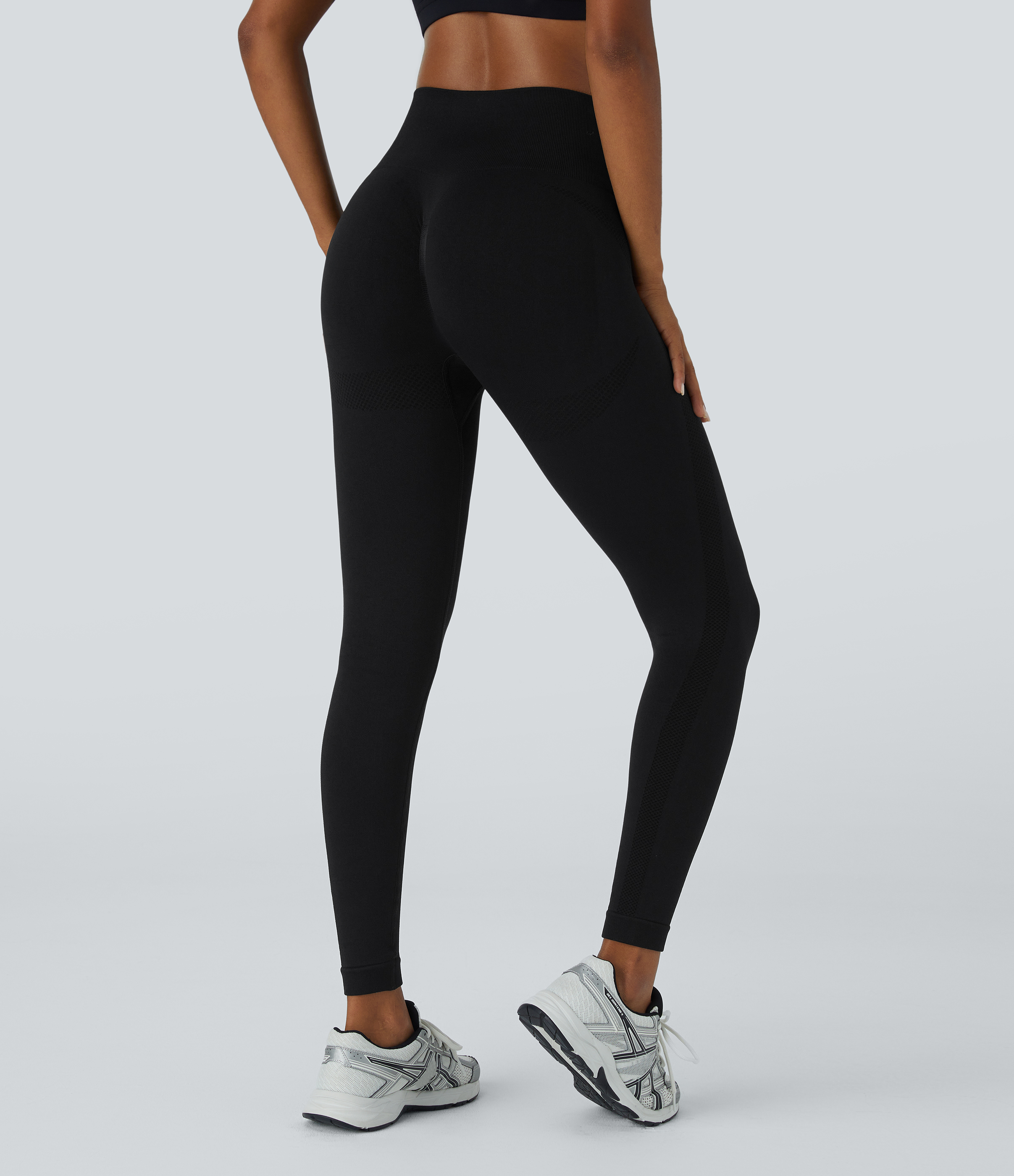 Halara Seamless Flow High Waisted Ruched 7/8 Yoga Leggings  - Black - M(7/8) gym leggings leggings with pockets leggings with butt lift 