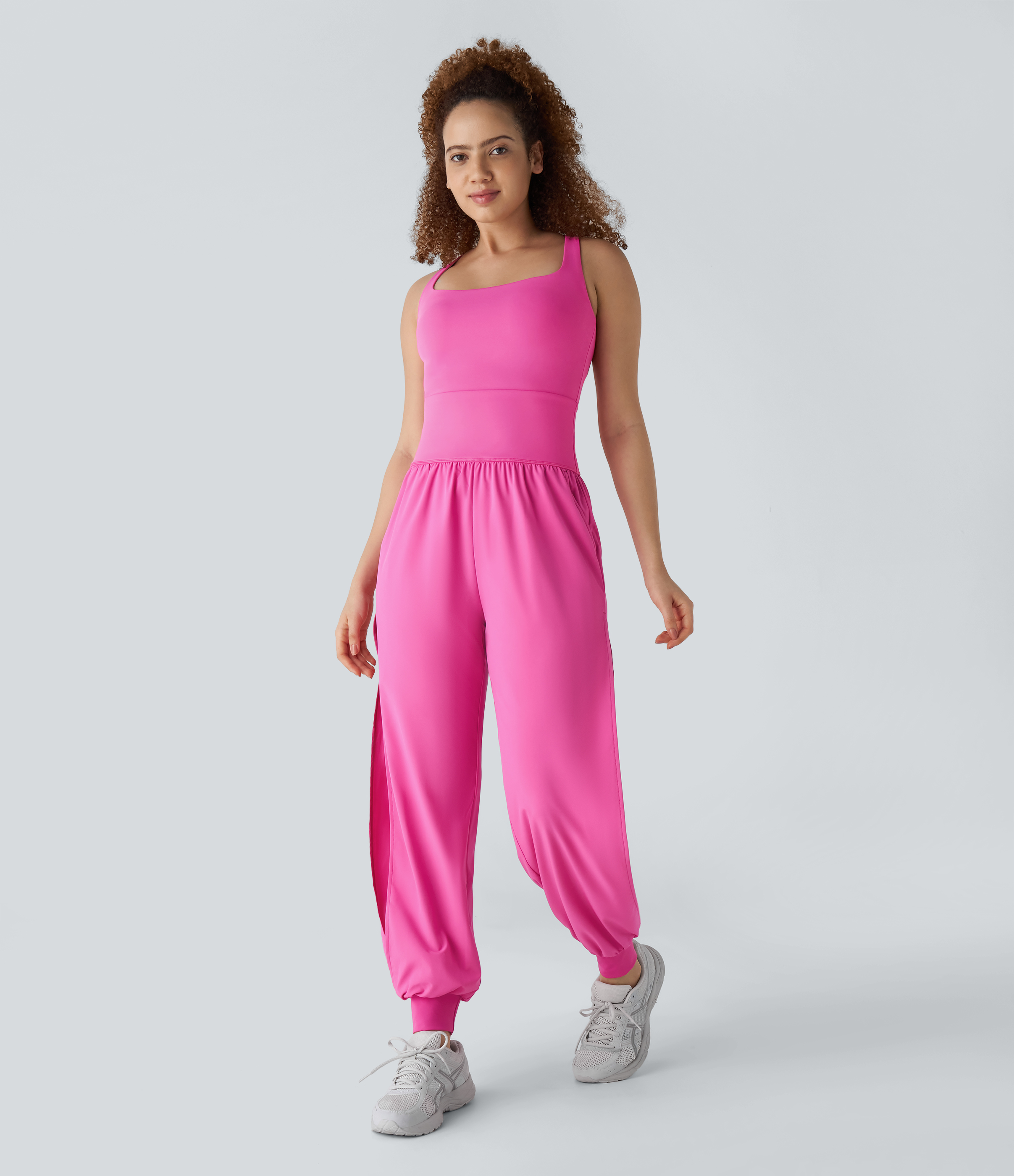 Fuchsia Fedora SoCinched combinaison de tennis avec maintien de la taille, découpe pour poches et séchage rapide / 2