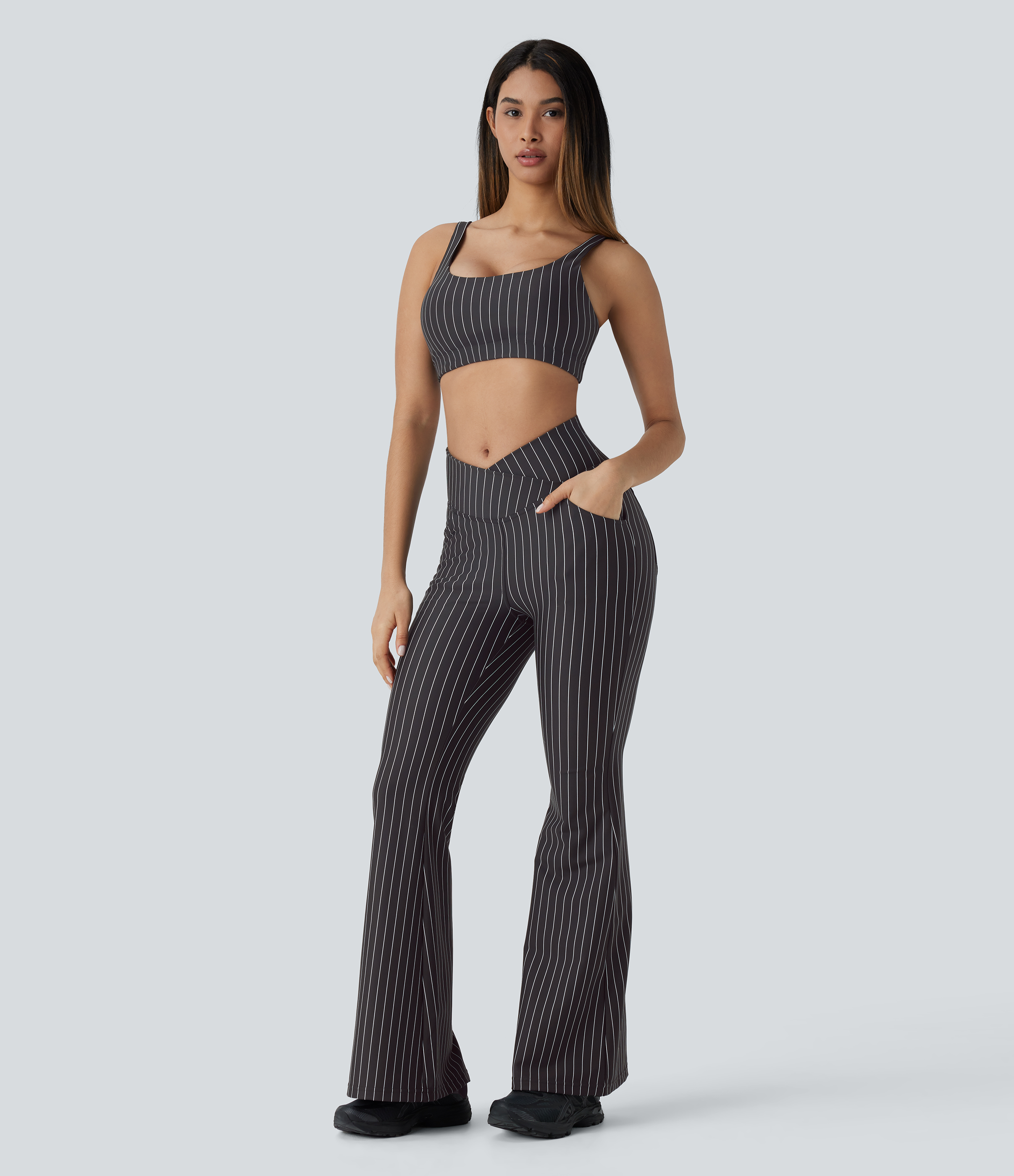 Halara Low Support U Neck Backless Stripe Cool Touch Yoga Sports Bra  - Black White Oxford Pinstripe - XS push up bra strapless bra 