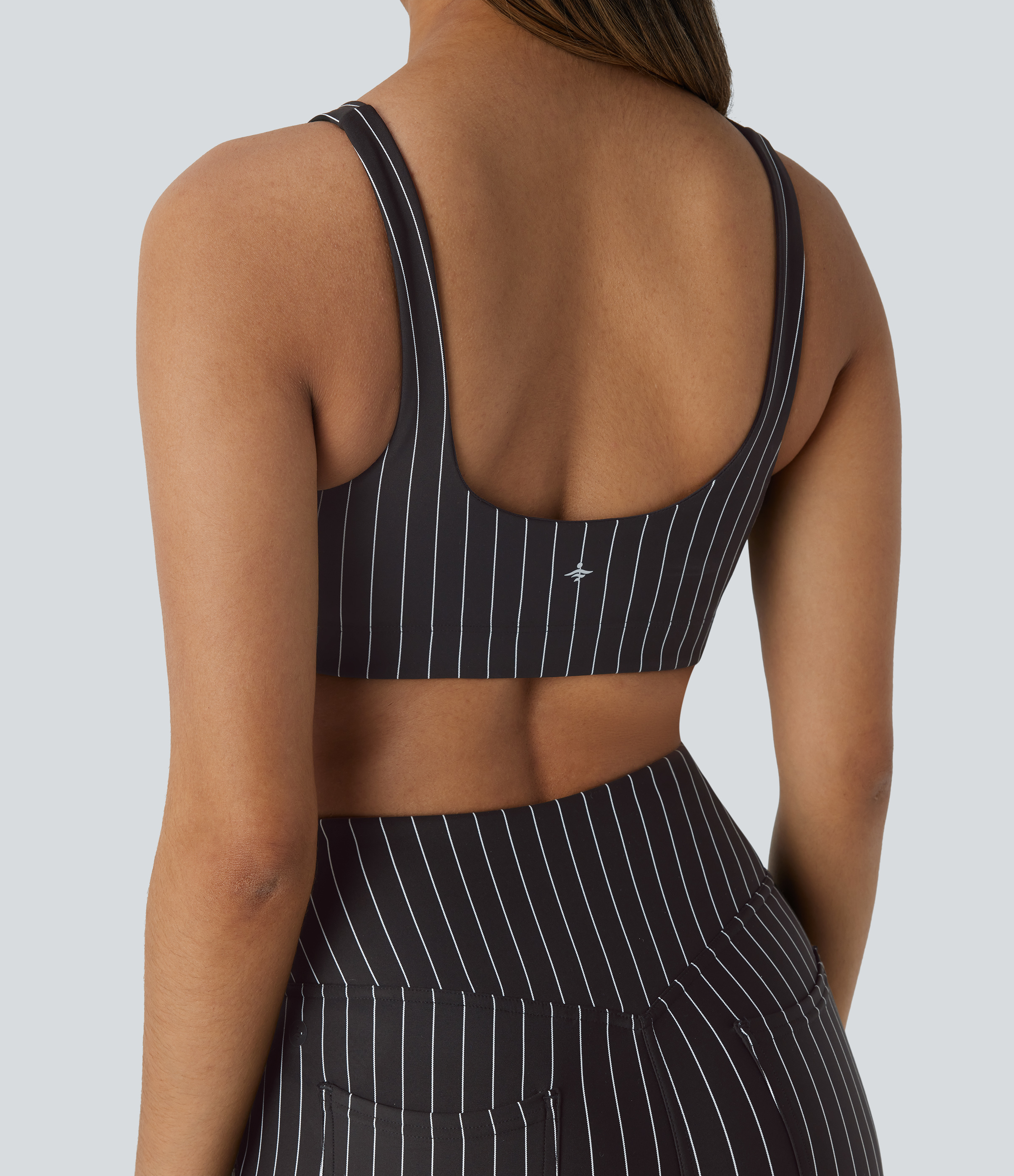 Halara Low Support U Neck Backless Stripe Cool Touch Yoga Sports Bra  - Black White Oxford Pinstripe - XS push up bra strapless bra 