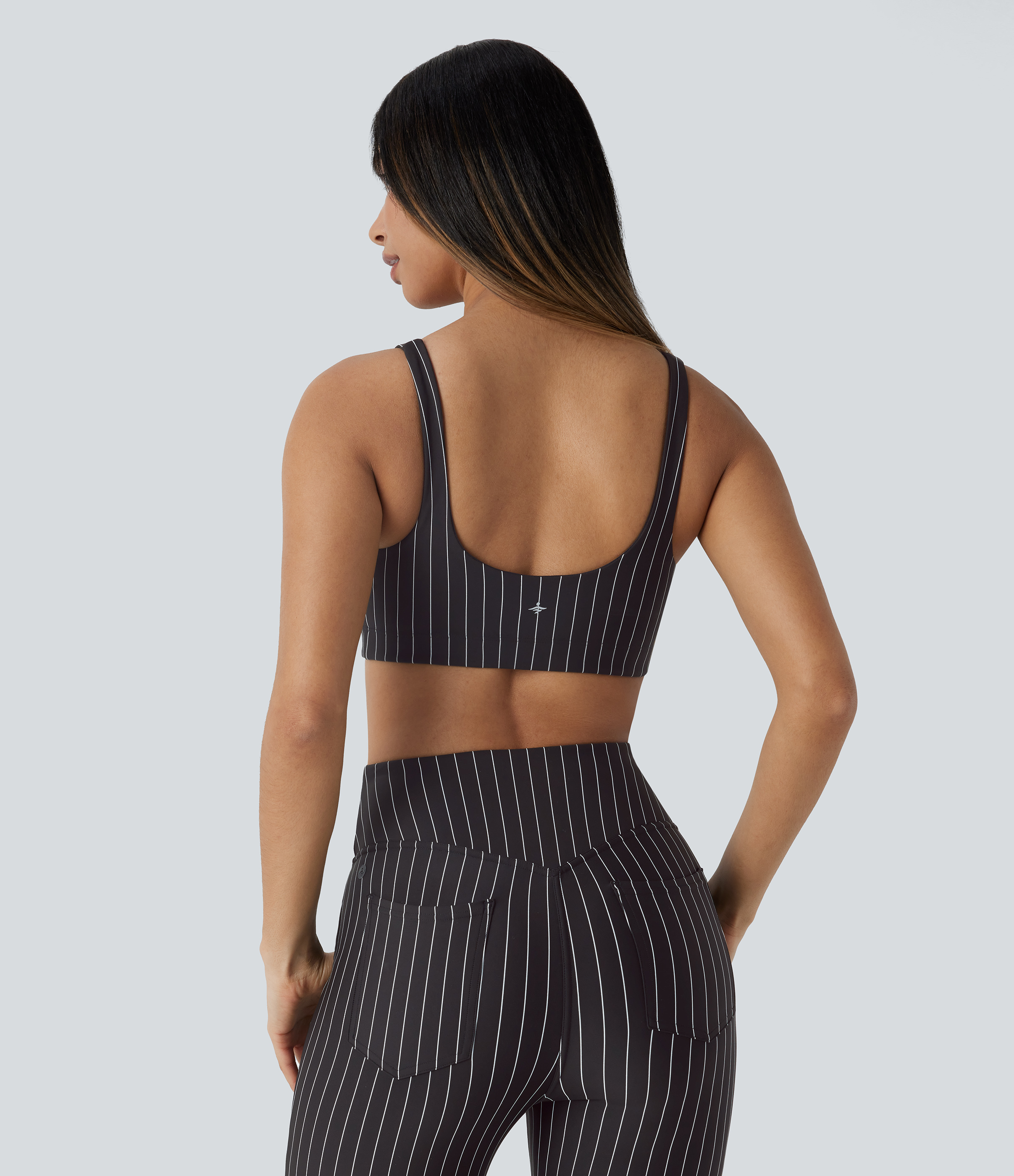 Halara Low Support U Neck Backless Stripe Cool Touch Yoga Sports Bra  - Black White Oxford Pinstripe - XS push up bra strapless bra 