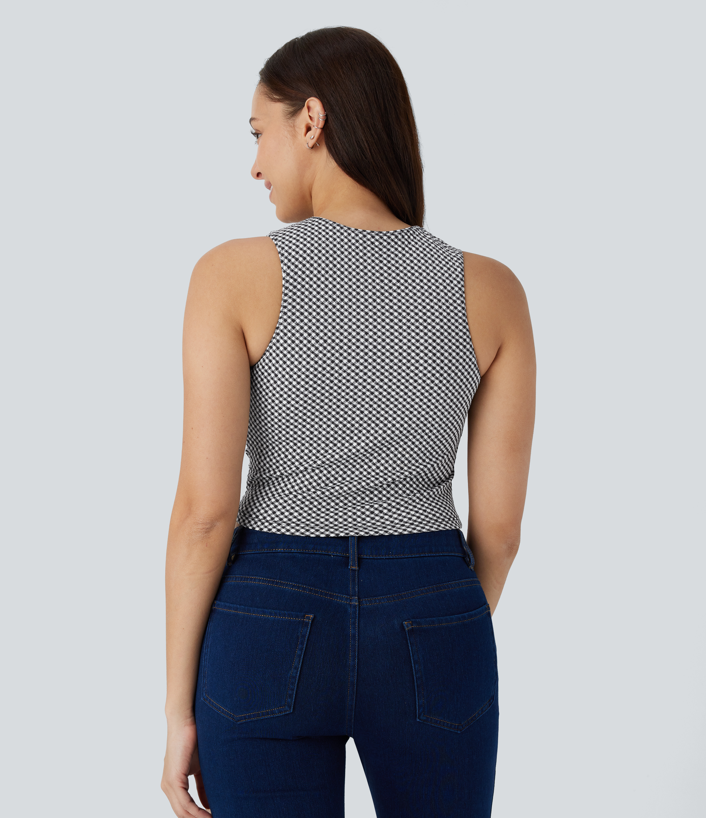 Halara Round Neck Sleeveless Ruched Plaid Cropped Casual Top Tank Top - Black White Diagonal Plaid - L golf tops halter top tunic tops 