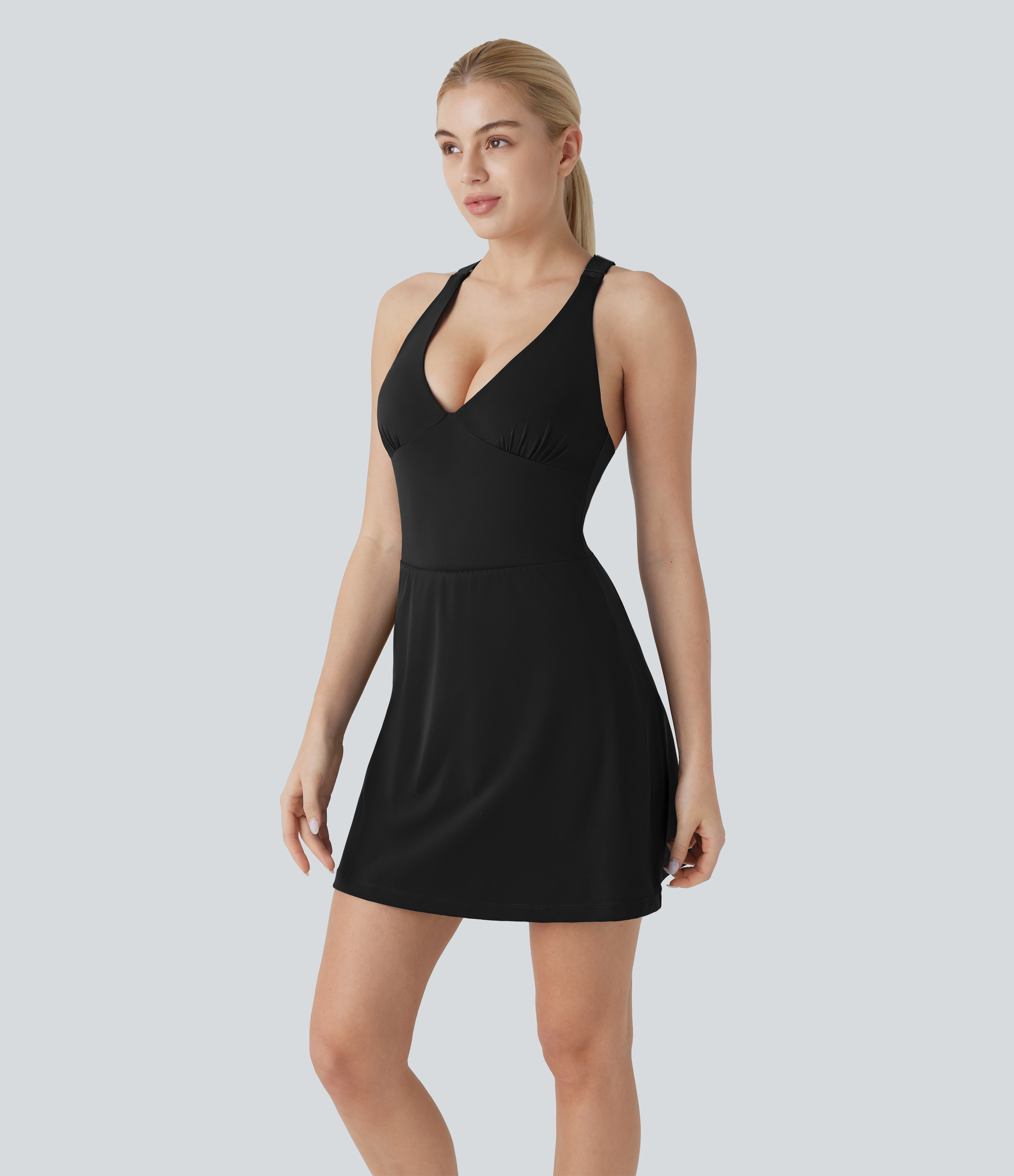 Softlyzero™ Airy - Rückenfreies 2-in-1 Minikleid mit tiefem V-Ausschnitt, überkreuzten Trägern, Seitentaschen und Cool-Touch