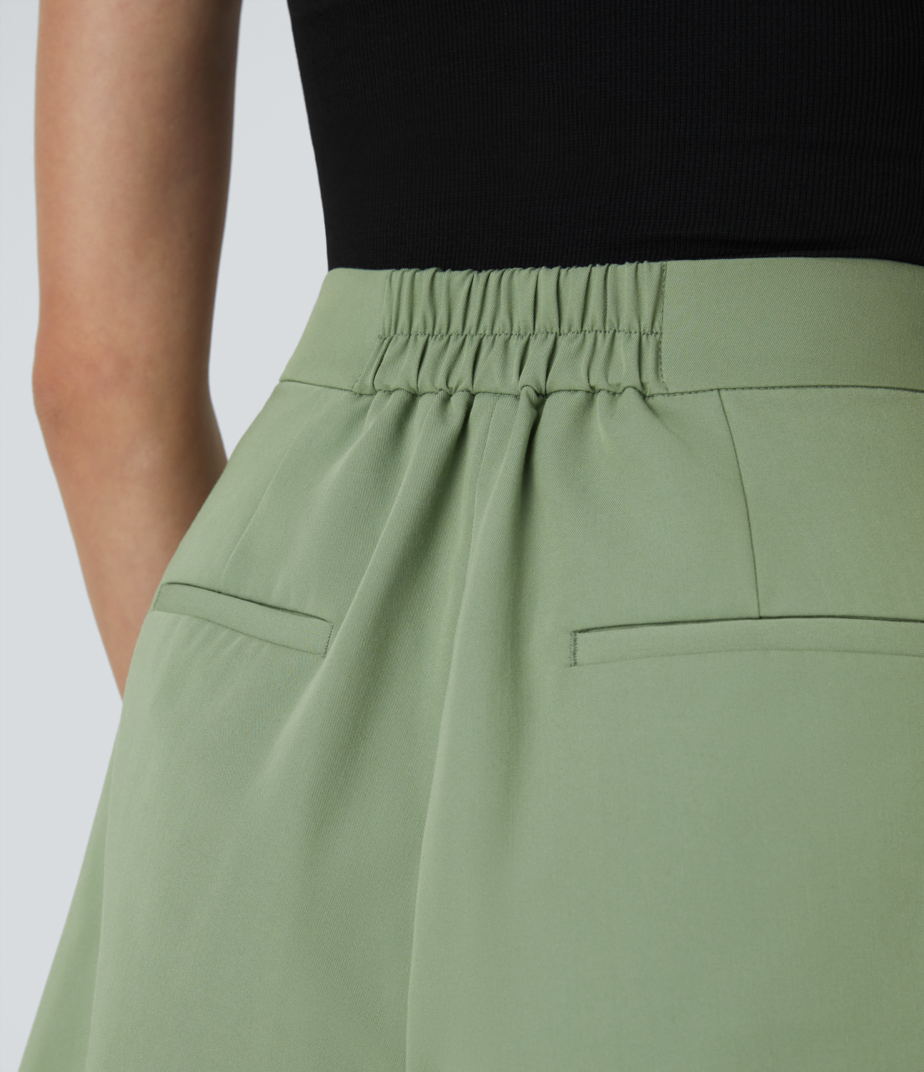 Halara High Waisted Invisible Zipper Pleated Back Side Pocket Casual Shorts  - Light Grass Cake Green - XL 