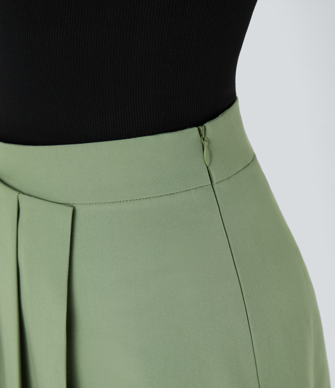 Halara High Waisted Invisible Zipper Pleated Back Side Pocket Casual Shorts  - Light Grass Cake Green - XL 