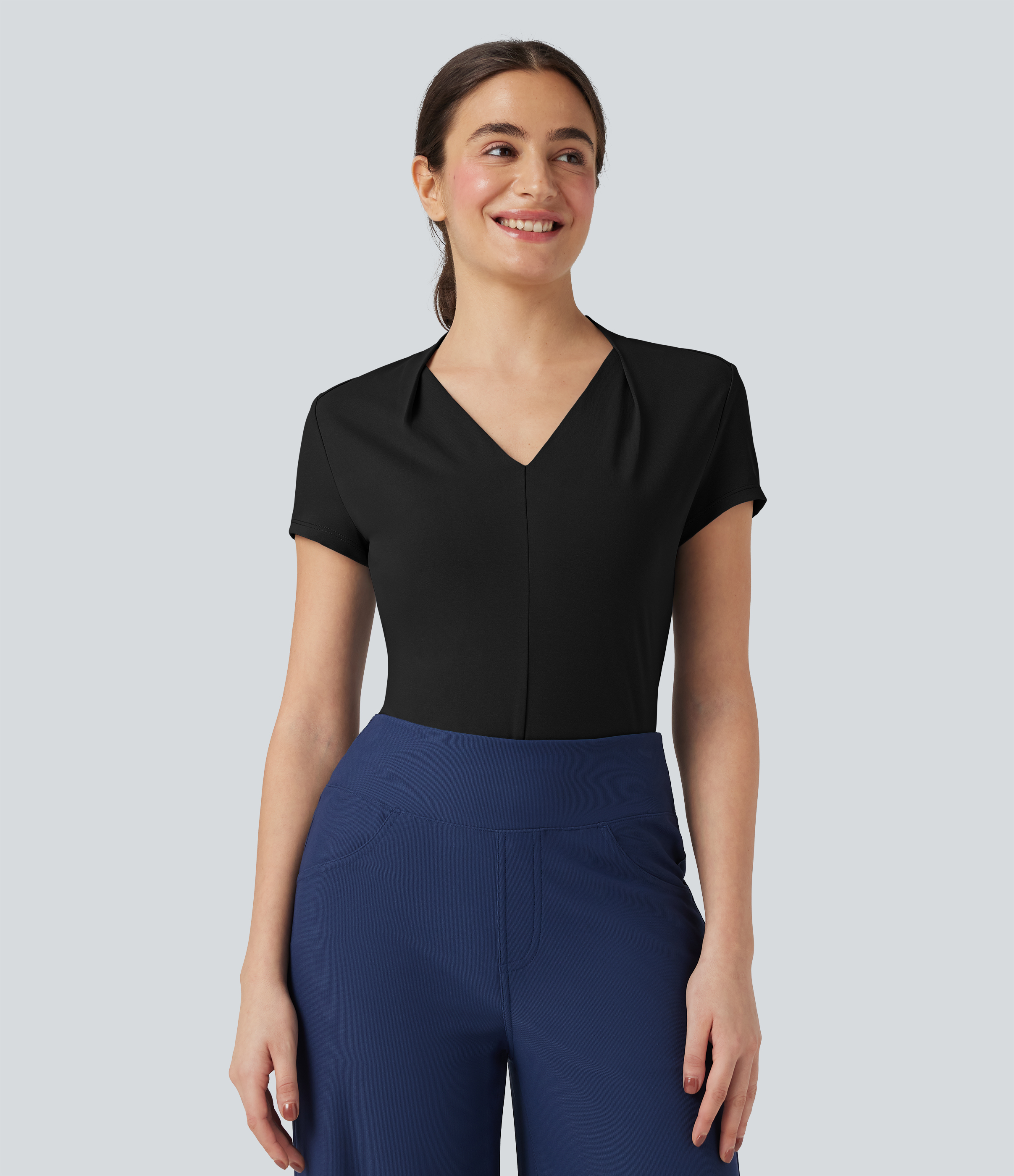 Arbeitsoberteil mit V-Ausschnitt und kurzen Ärmeln