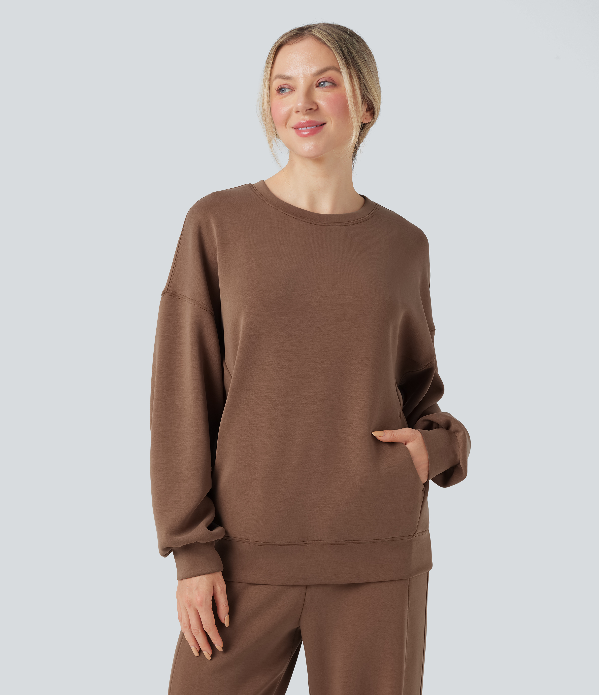 Pecan Pie Sudadera casual de manga larga con escote redondeado y espalda cruzada con bolsillos / 2