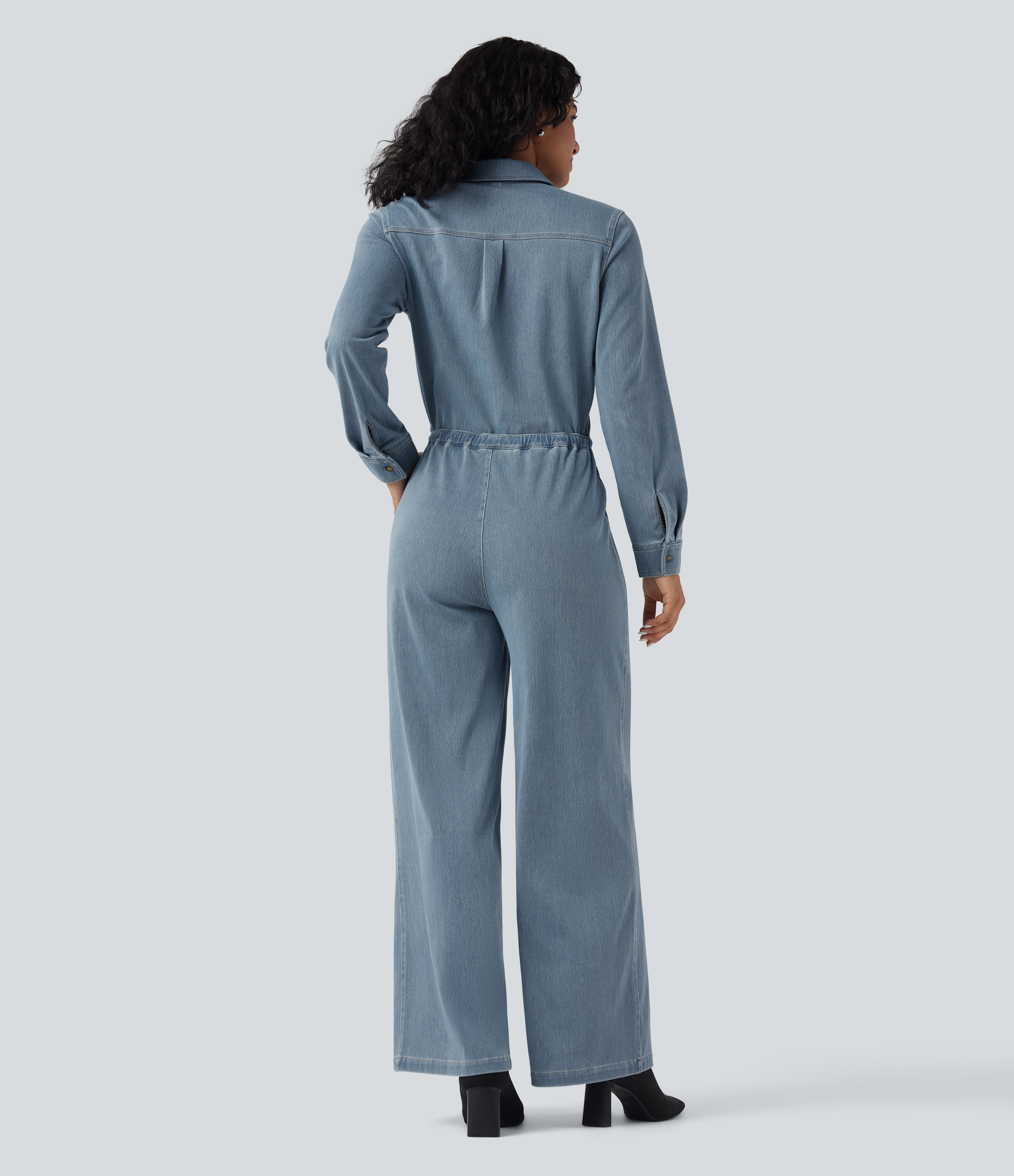  Blue Jasper Denim Halara Flex™ ikdienas izskalojušs džinsa kombinezons ar garām piedurknēm, aukliņu, platu kāju daļu un kabatām — Easy Peezy Edition / 2