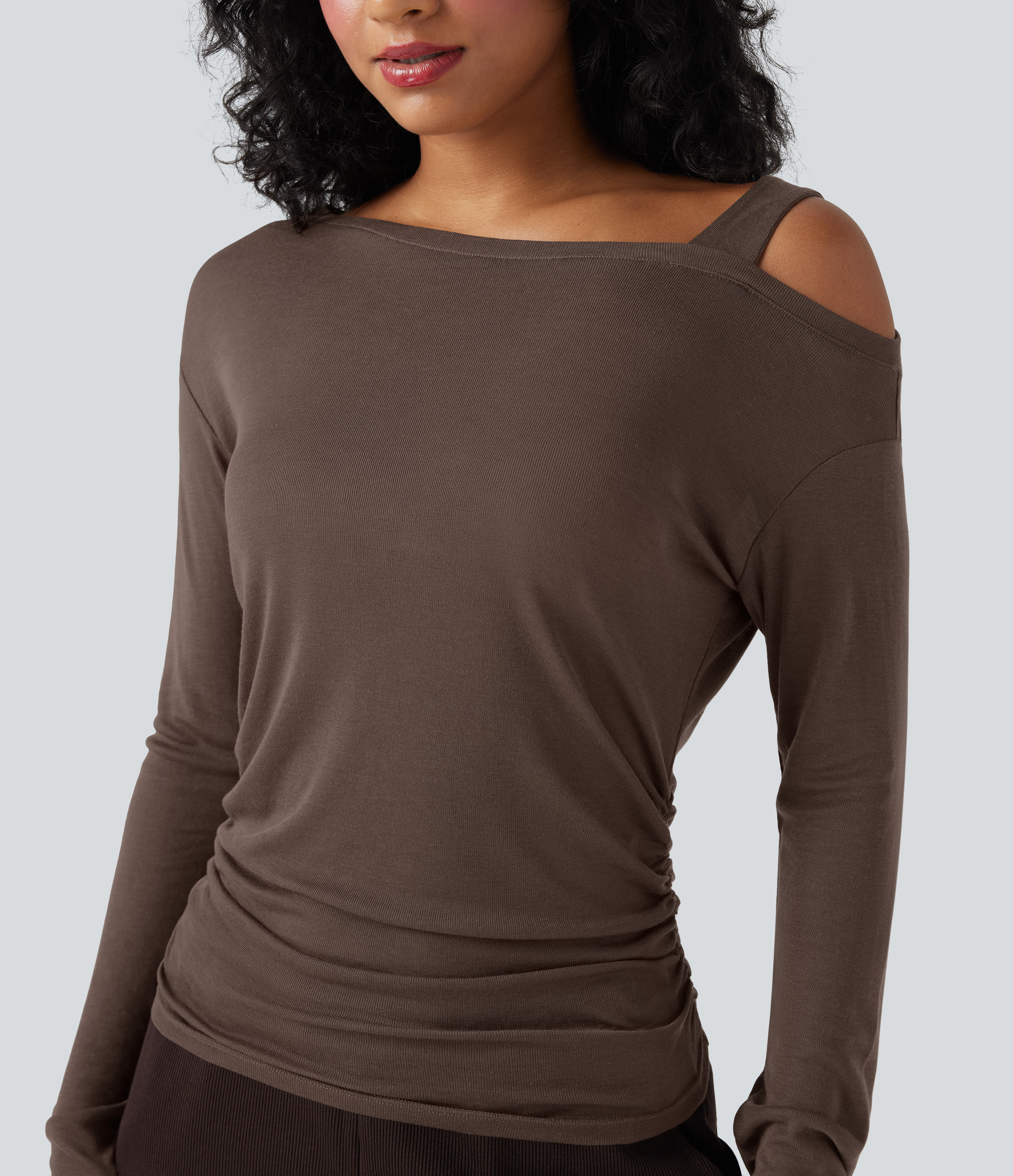 Coffee Quartz T-shirt décontracté asymétrique en mélange de laine à une épaule et manches longues / 2